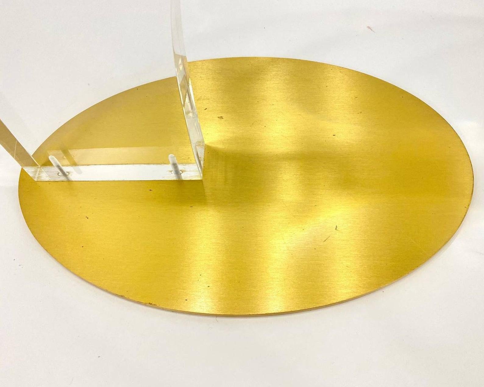 Vintage Stylish Coffee Table in Plexiglass & Brass, Italian Coffee Table, 1970s For Sale 2