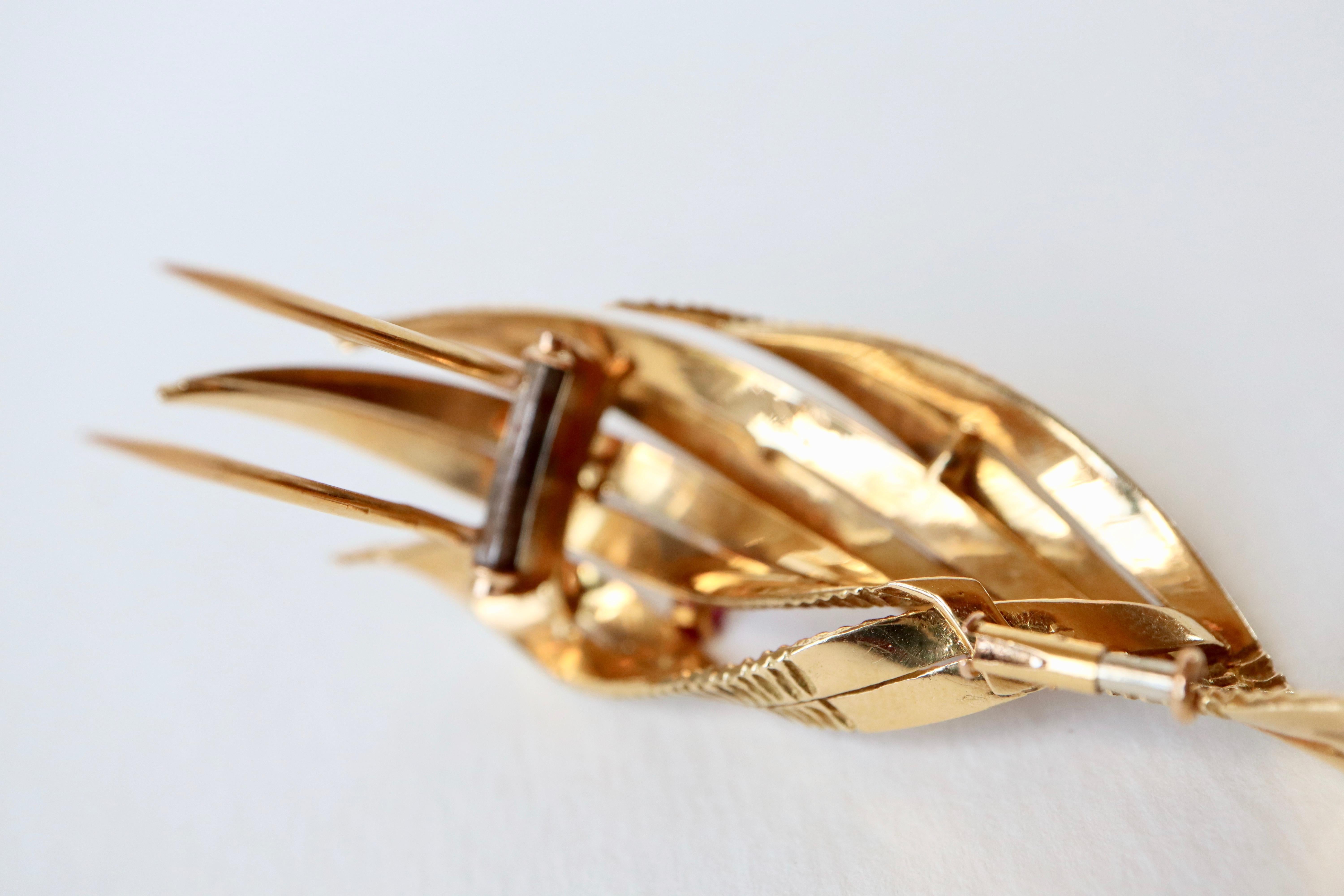 Women's or Men's Vintage Brooch in Yellow Gold 18 Carats Circa 1960 diamonds and ruby For Sale