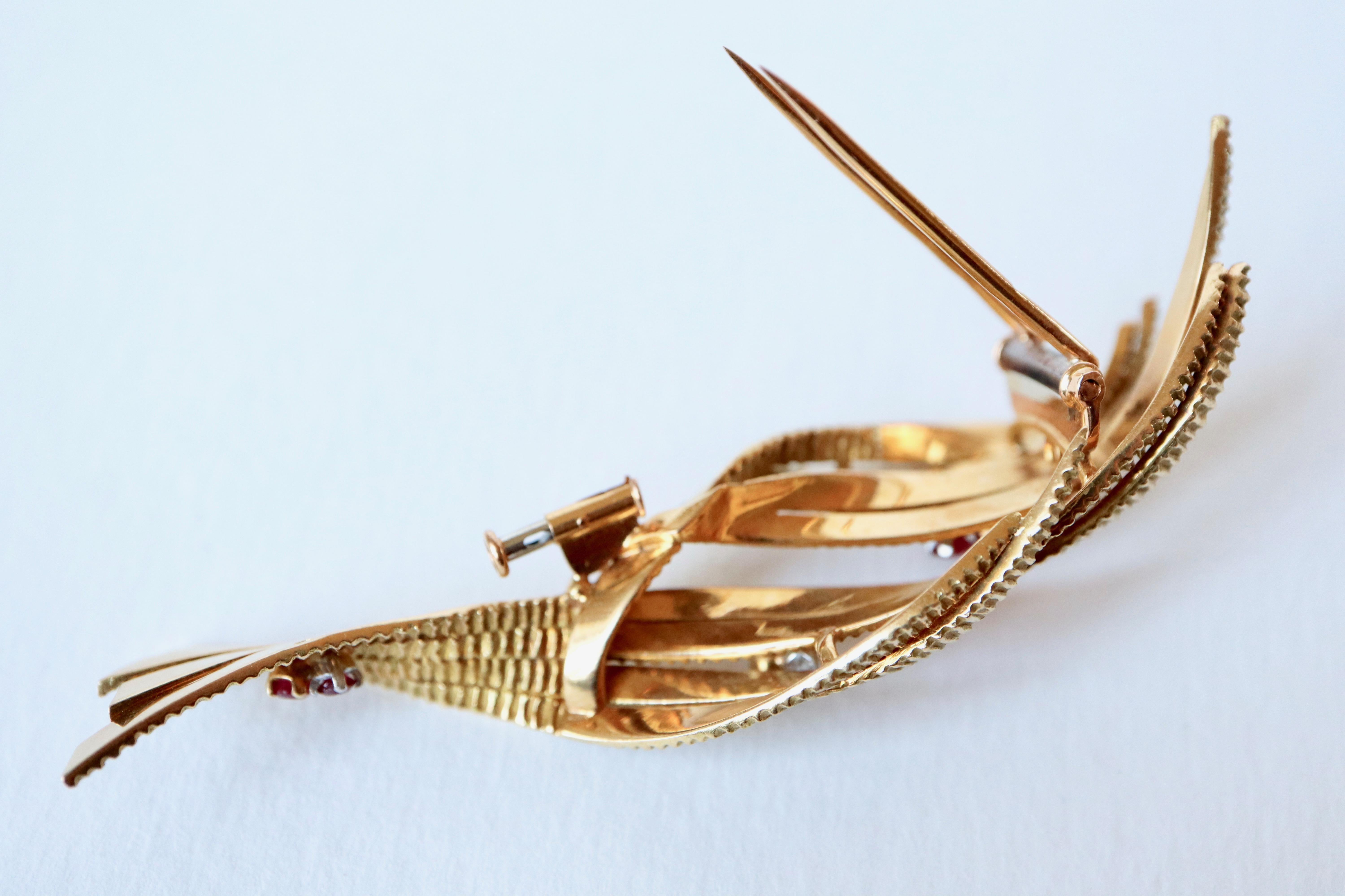 Vintage Brooch in Yellow Gold 18 Carats Circa 1960 diamonds and ruby For Sale 1