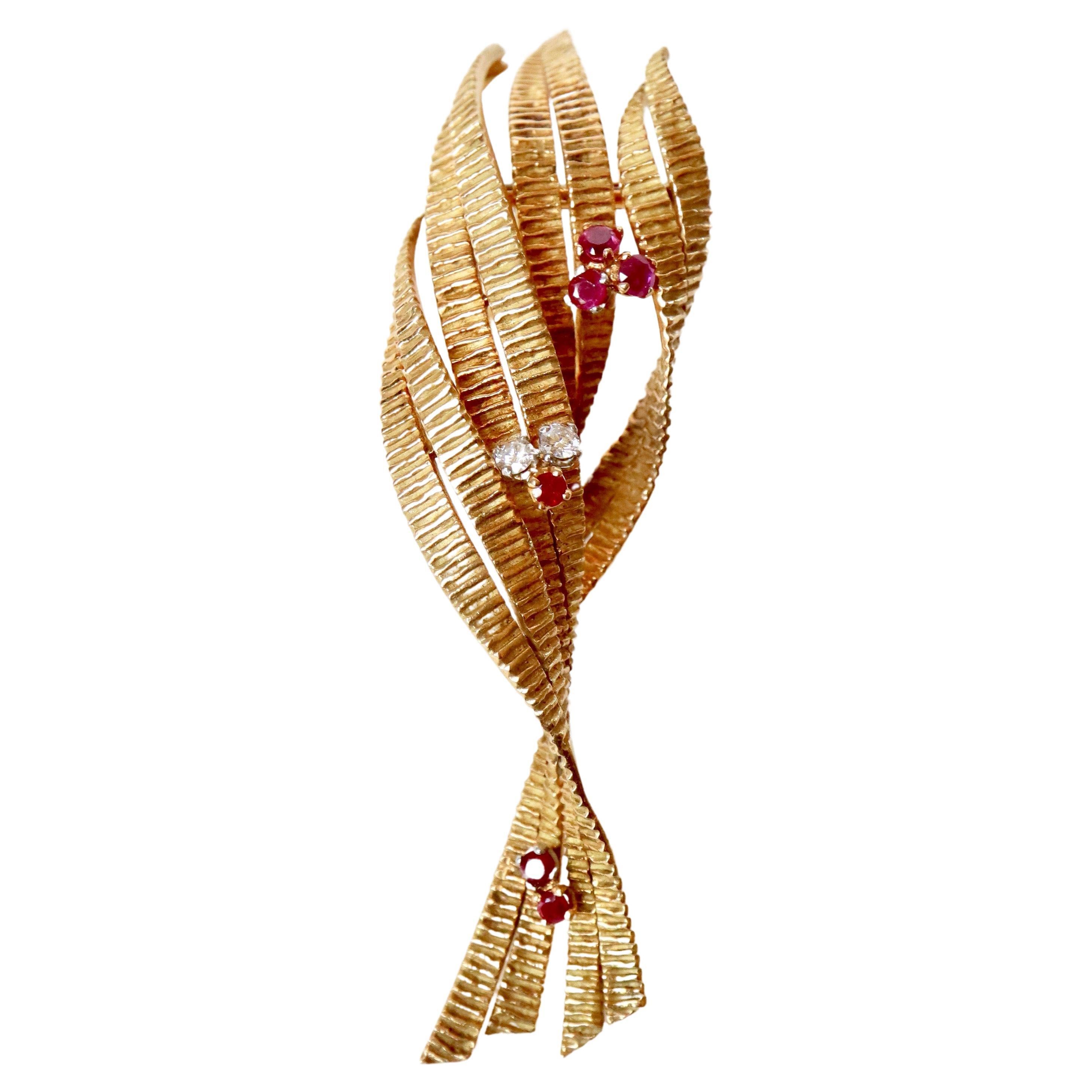 Vintage Brooch in Yellow Gold 18 Carats Circa 1960 diamonds and ruby For Sale