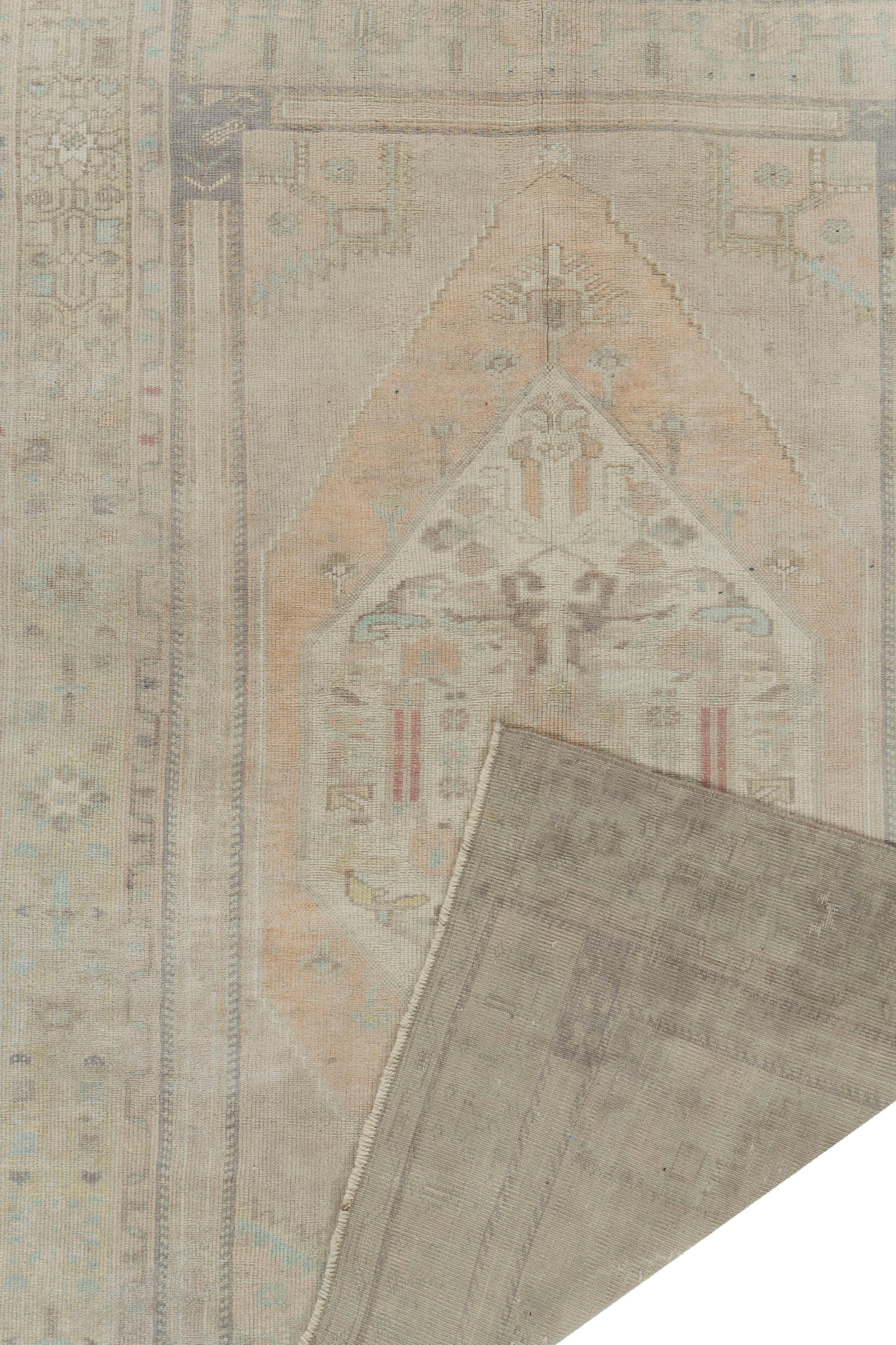 Subdued Apricot Türkischer Oushak-Teppich im Vintage-Stil (Handgewebt) im Angebot