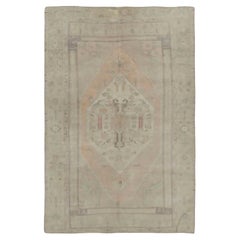 Subdued Apricot Türkischer Oushak-Teppich im Vintage-Stil