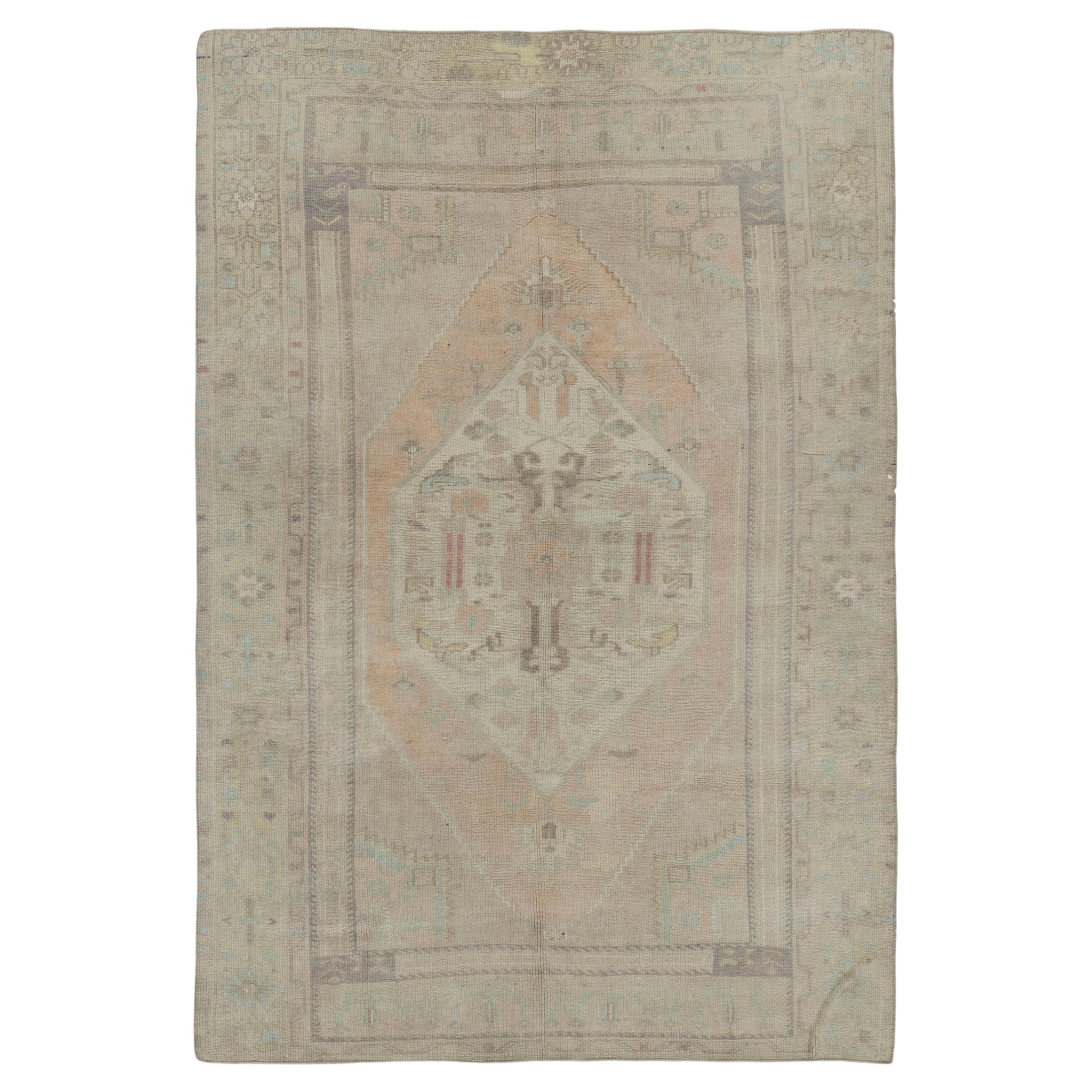 Subdued Apricot Türkischer Oushak-Teppich im Vintage-Stil