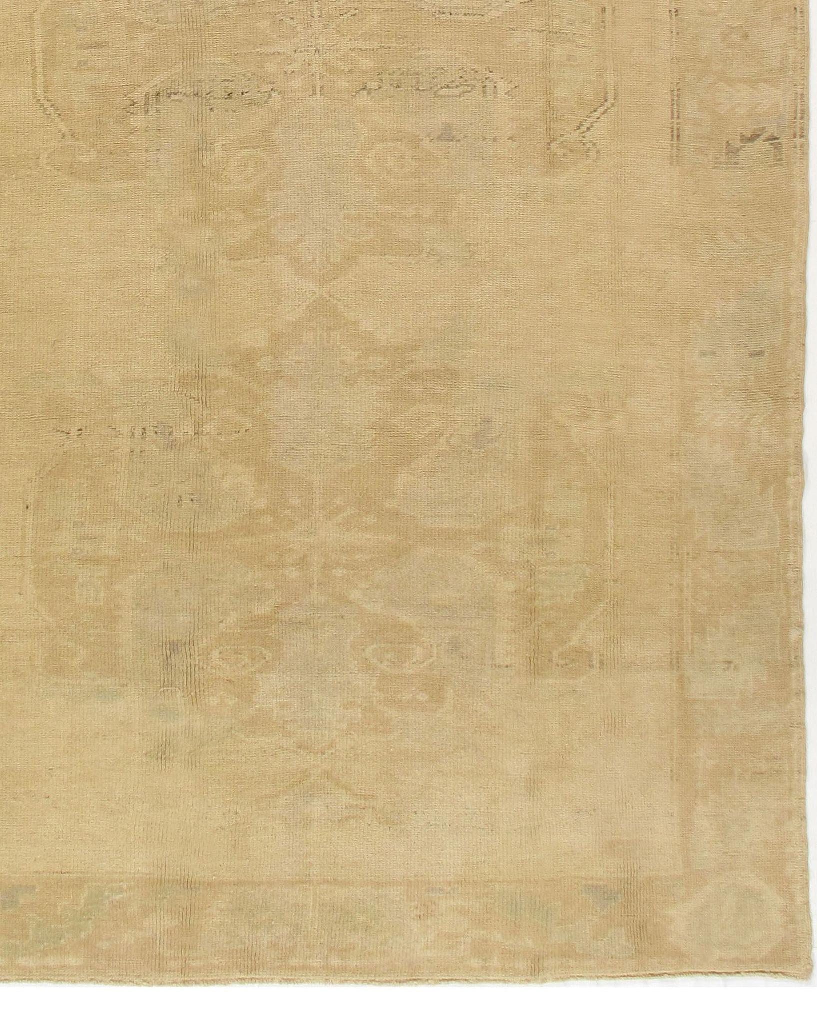 Vintage Gedämpft Beige Türkisch Oushak Teppich, 5'8 x 11' im Angebot 1