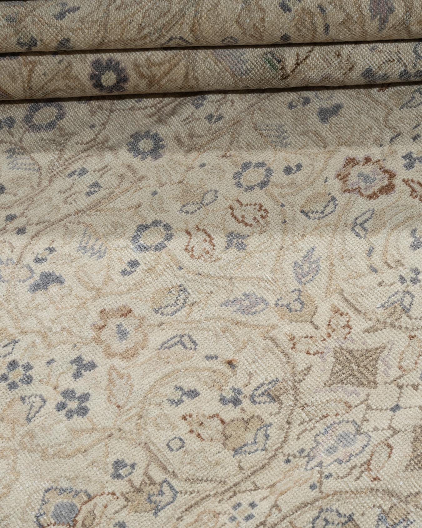 Subduierter elfenbeinfarbener türkischer Sivas-Teppich (Türkisch) im Angebot