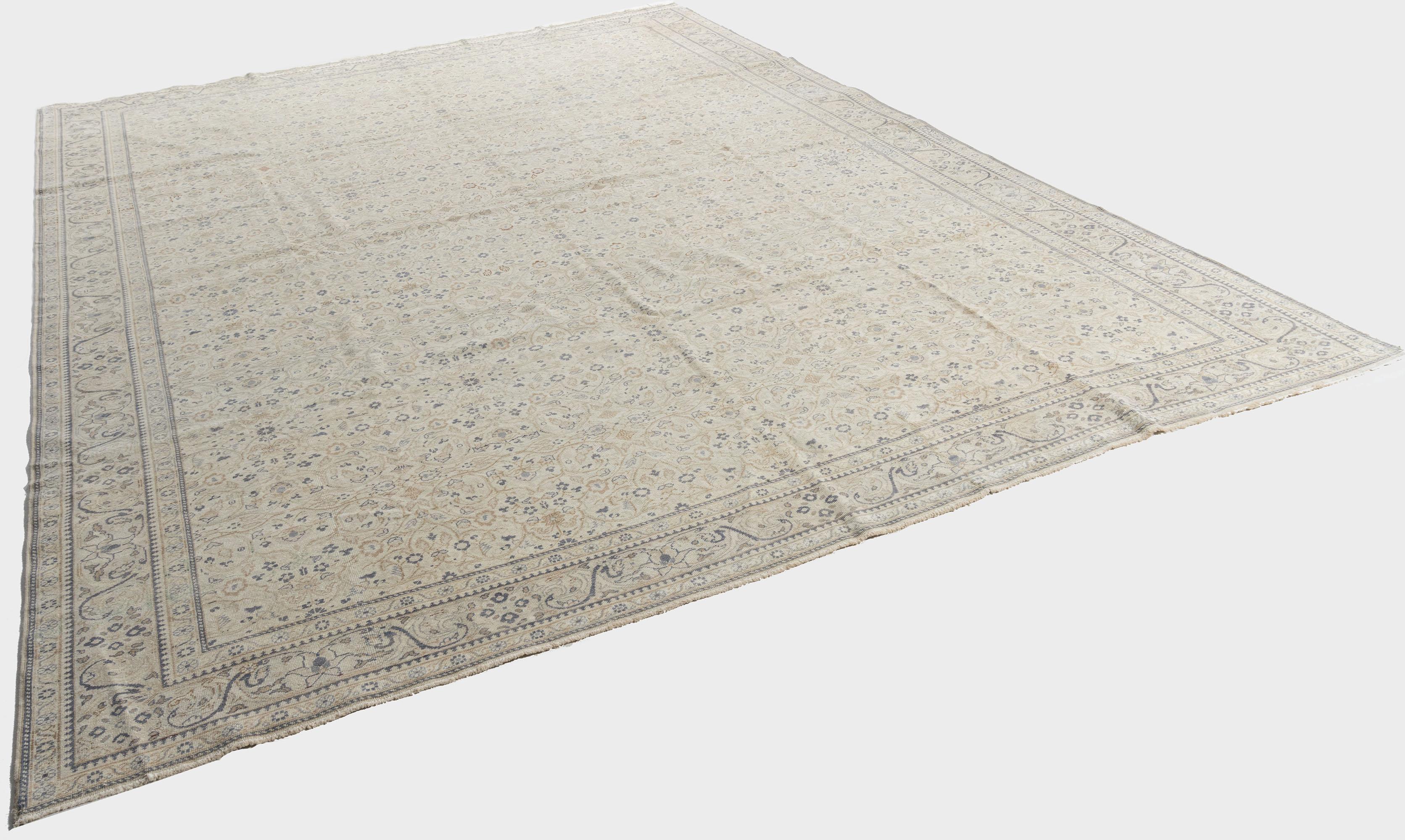 Subduierter elfenbeinfarbener türkischer Sivas-Teppich (Wolle) im Angebot
