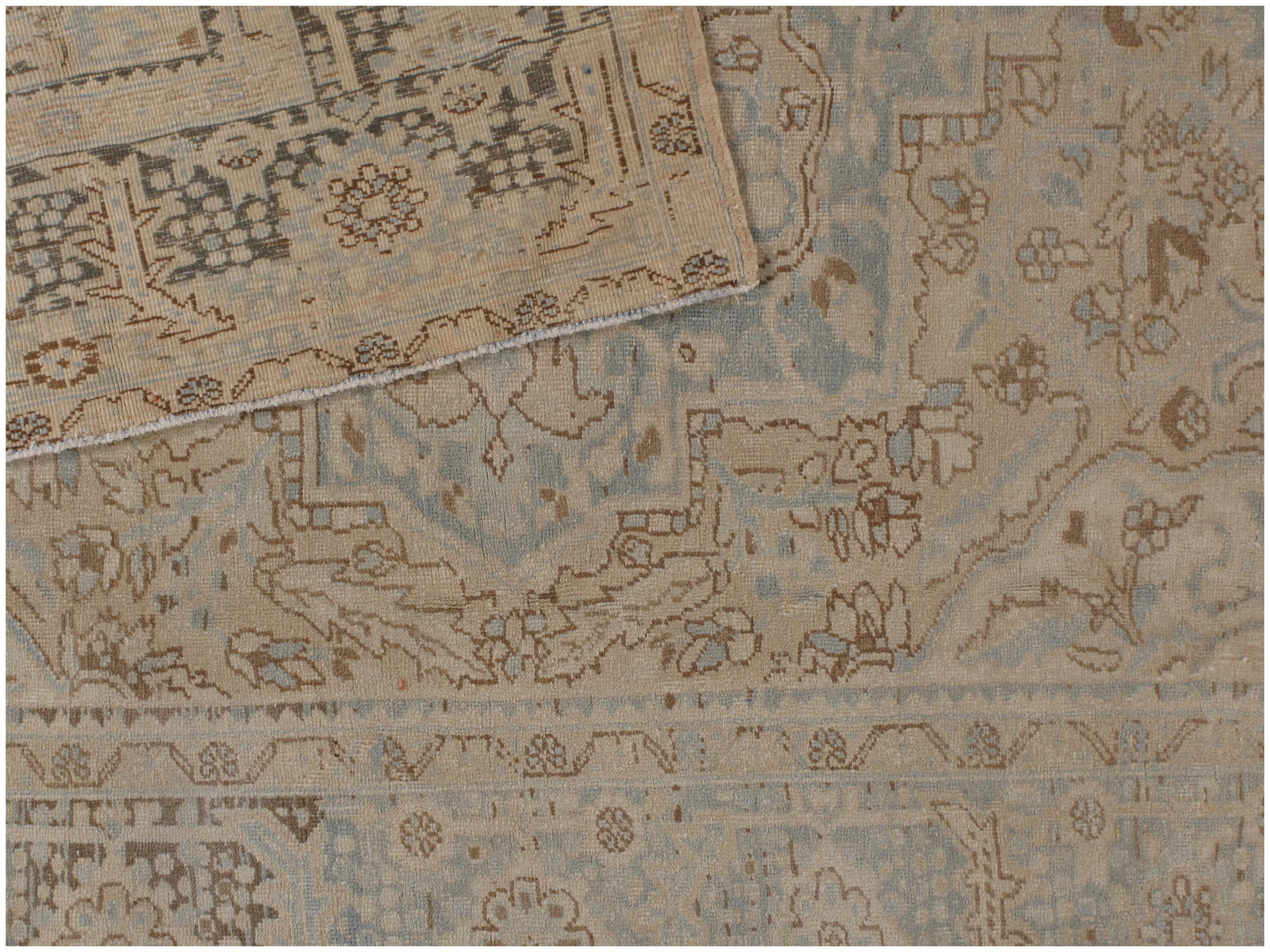 Vintage Subdued Persian Heriz Area Rug  8'7 x 11'10 In Good Condition For Sale In New York, NY