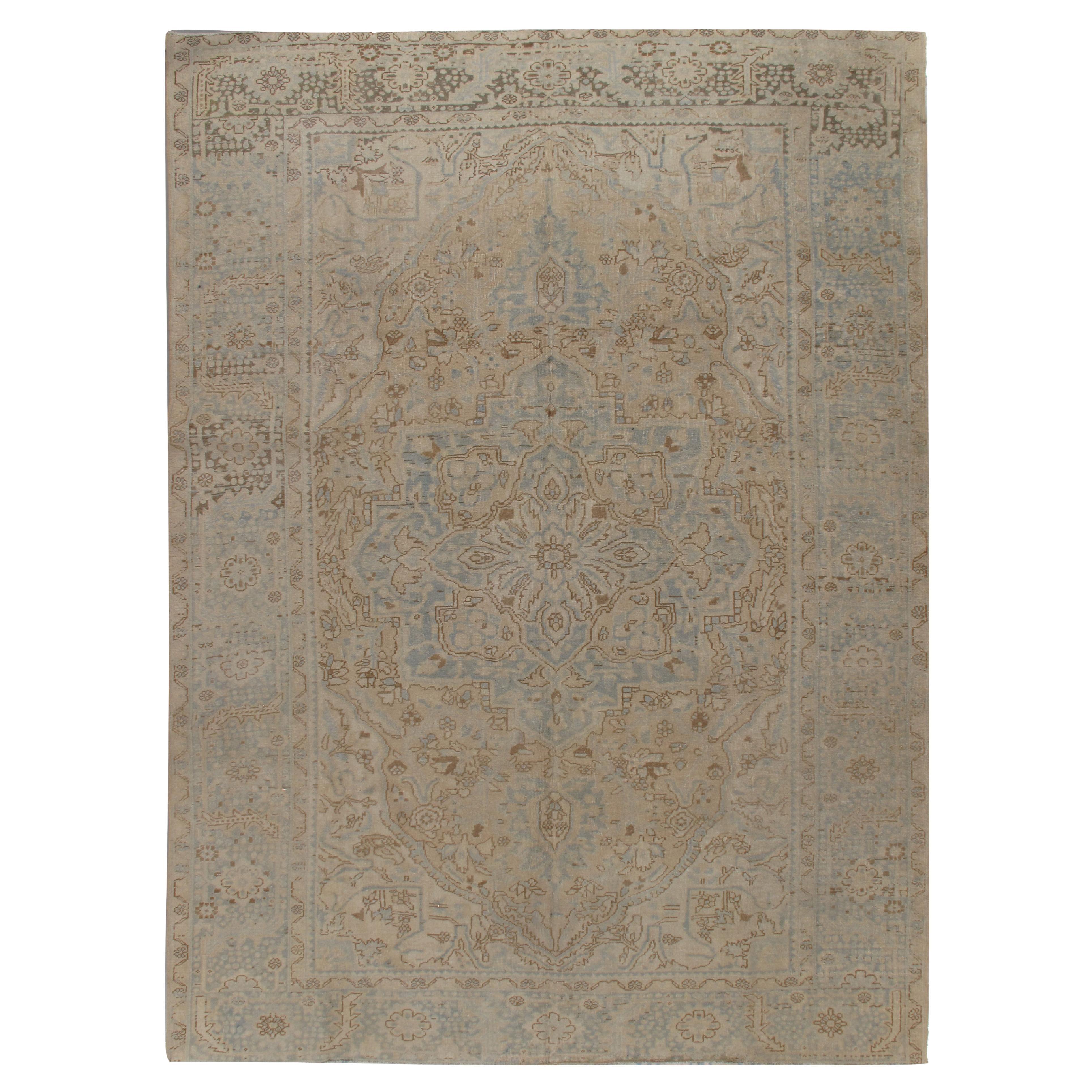 Vintage Subdued Persian Heriz Area Rug  8'7 x 11'10 For Sale