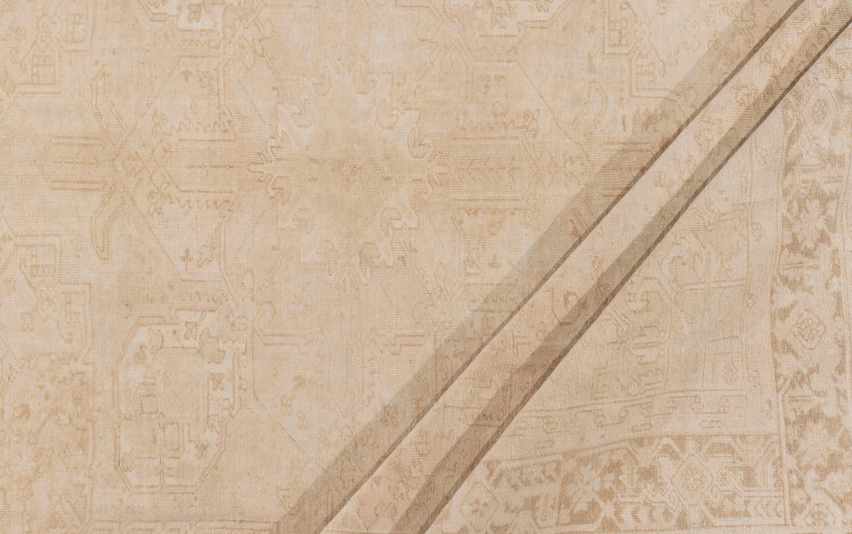 Subduierter persischer Heriz-Teppich im Vintage-Stil 10' X 12'5 (Handgewebt) im Angebot