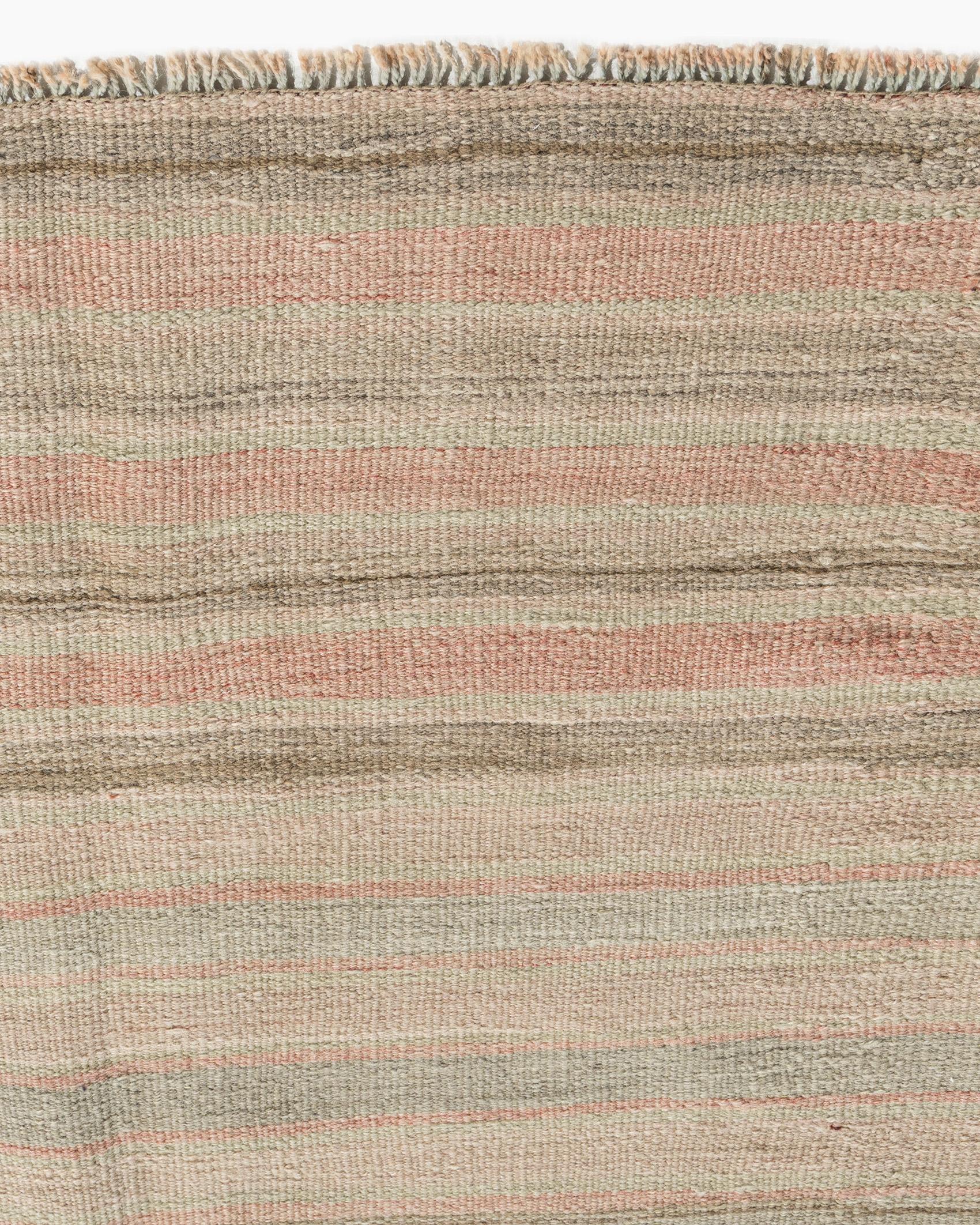 Vintage Circa 1940 Subdued Turkish Kilim Wool Hand Knotted Rug 5'3 X 8'5 Bon état - En vente à New York, NY