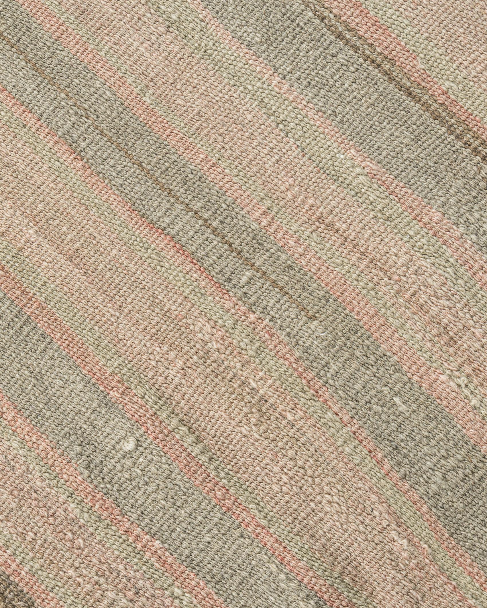 20ième siècle Vintage Circa 1940 Subdued Turkish Kilim Wool Hand Knotted Rug 5'3 X 8'5 en vente