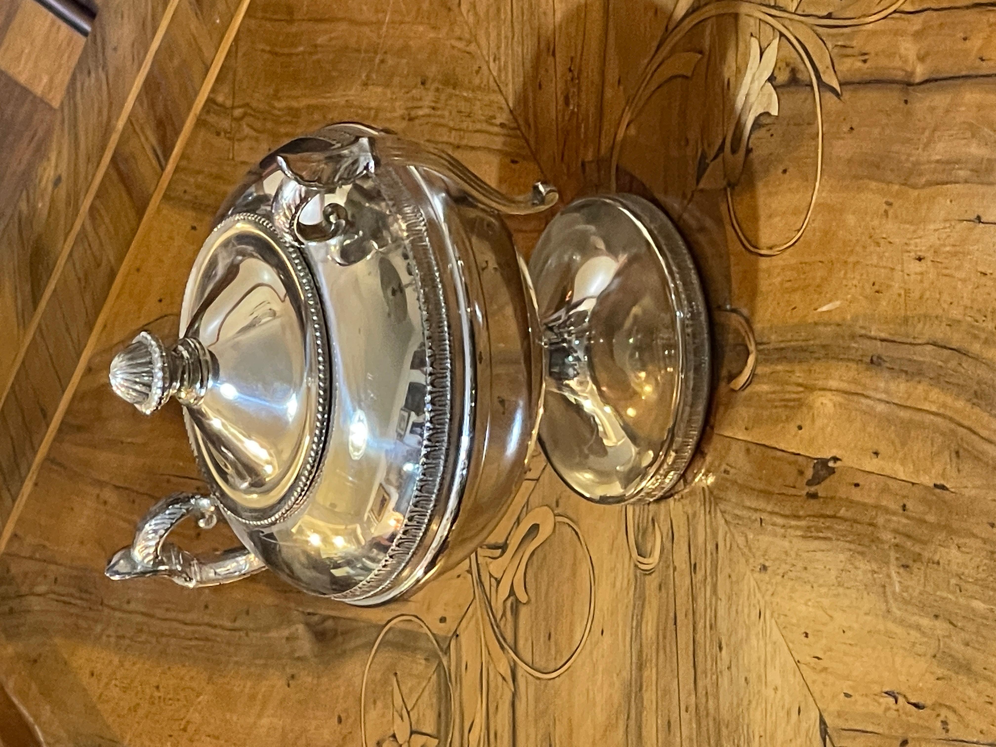 Vintage sugar bowl, silver metal
Refined silver metal sugar bowl, 70s.
dimensions: 16x12cm, height 13cm