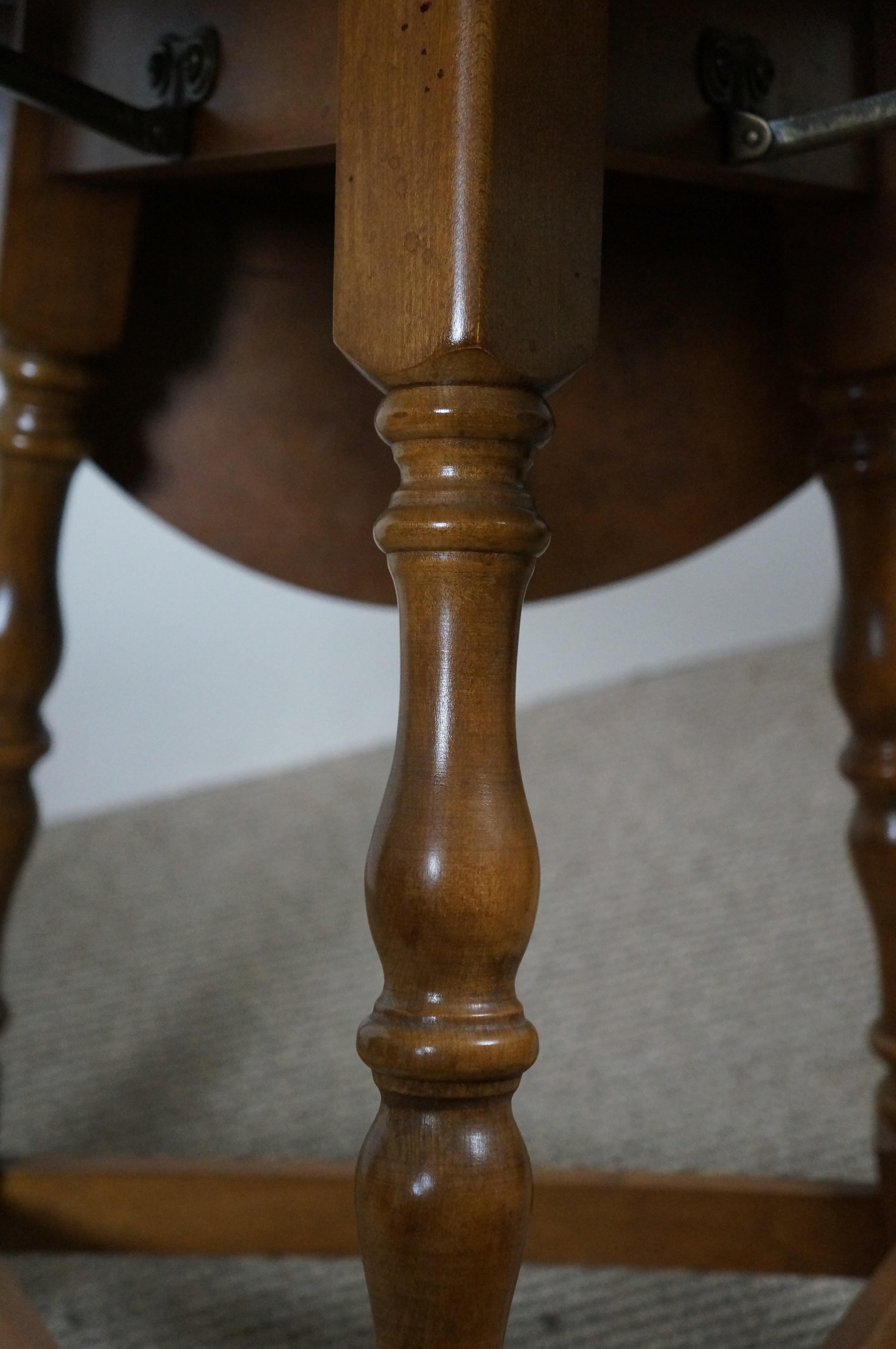 Vintage Sugar Maple Triangular Drop Leaf Pembroke Tripod Trefoil Clover Table For Sale 4