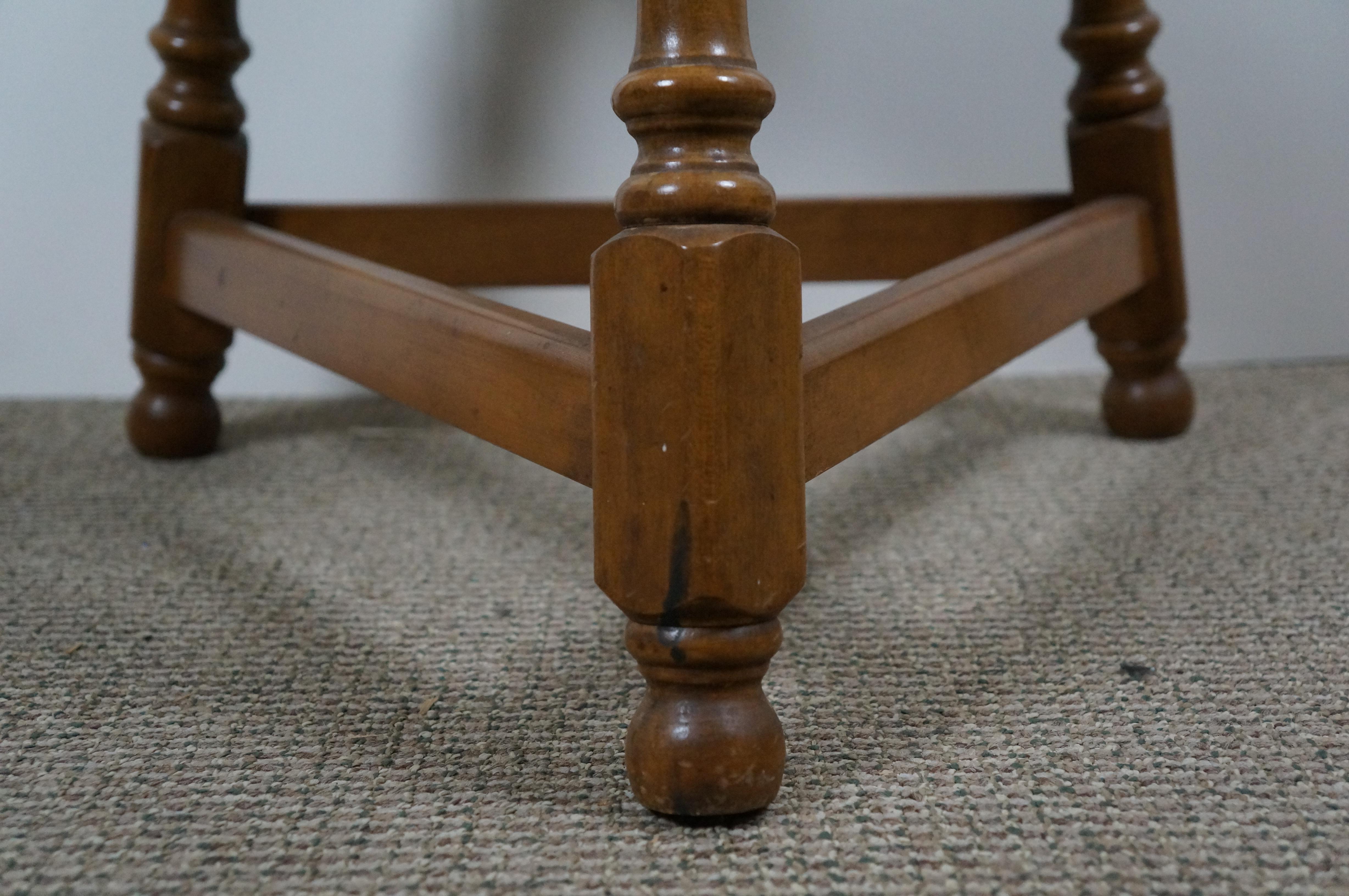 Vintage Sugar Maple Triangular Drop Leaf Pembroke Tripod Trefoil Clover Table For Sale 5