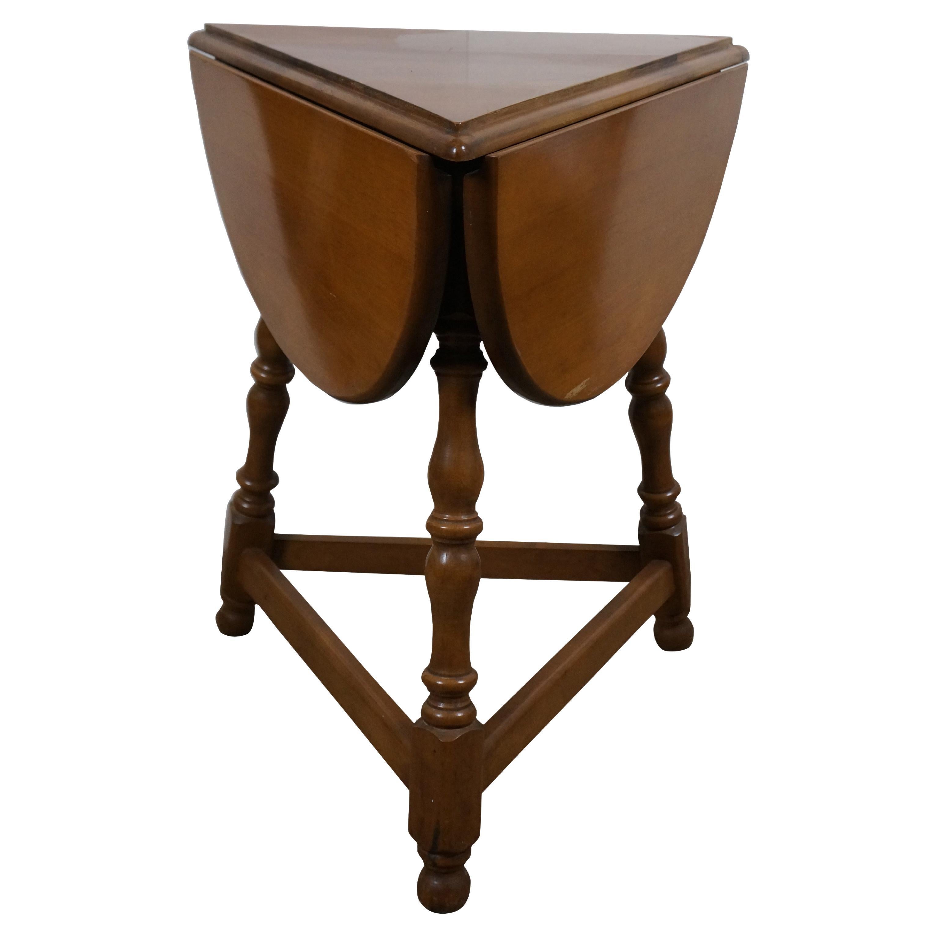 Mid 20th century occasional / accent table by O'Hearn Furniture. This solid sugar maple side table features a triangular top, turned baluster legs, and three demilune drop leaves; when extended the top of the table becomes a trefoil clover