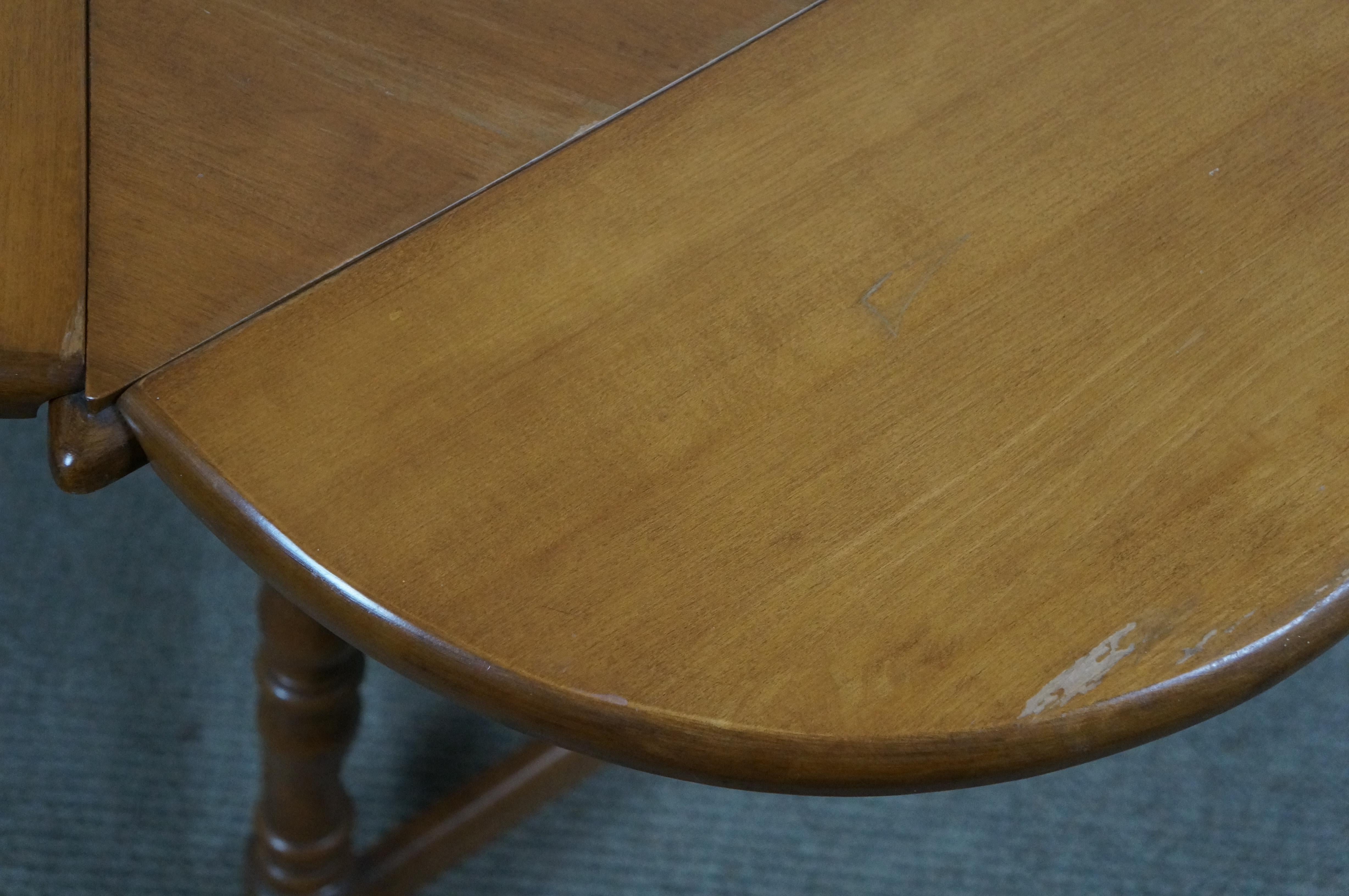 20th Century Vintage Sugar Maple Triangular Drop Leaf Pembroke Tripod Trefoil Clover Table For Sale