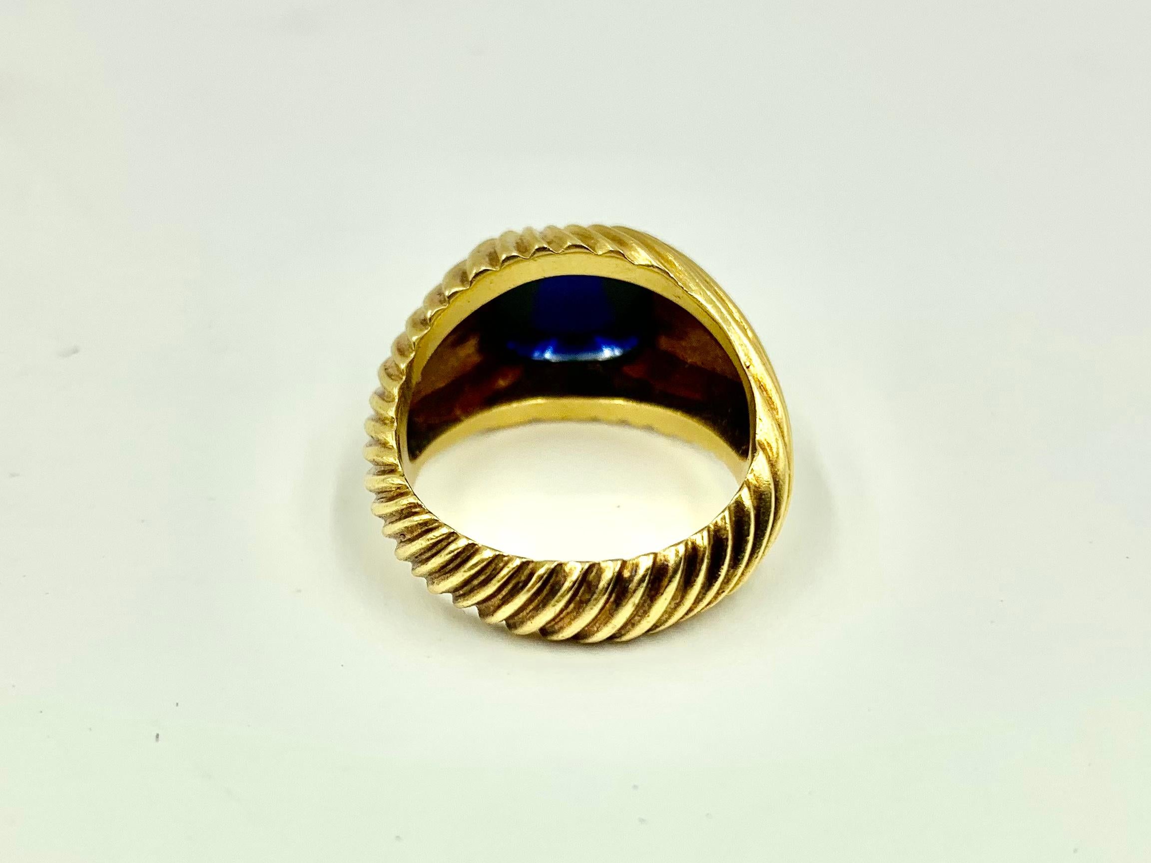 Estate 3.5 TCW Sugarloaf Sapphire 18K Yellow Gold Tourbillon Twist Signet Ring For Sale 3