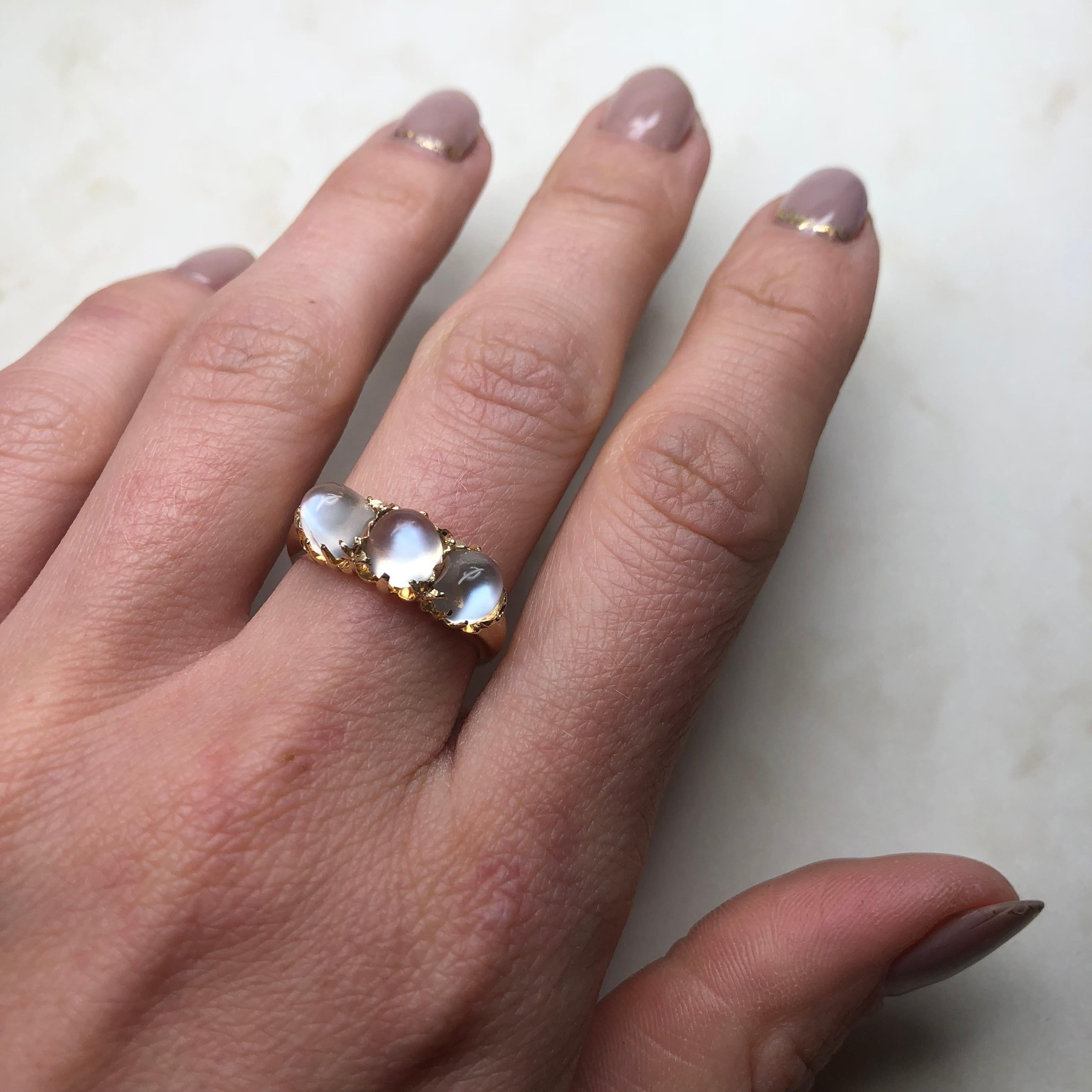 Vintage Sugarloaf Moonstone and 18 Carat Gold Three-Stone Ring 1