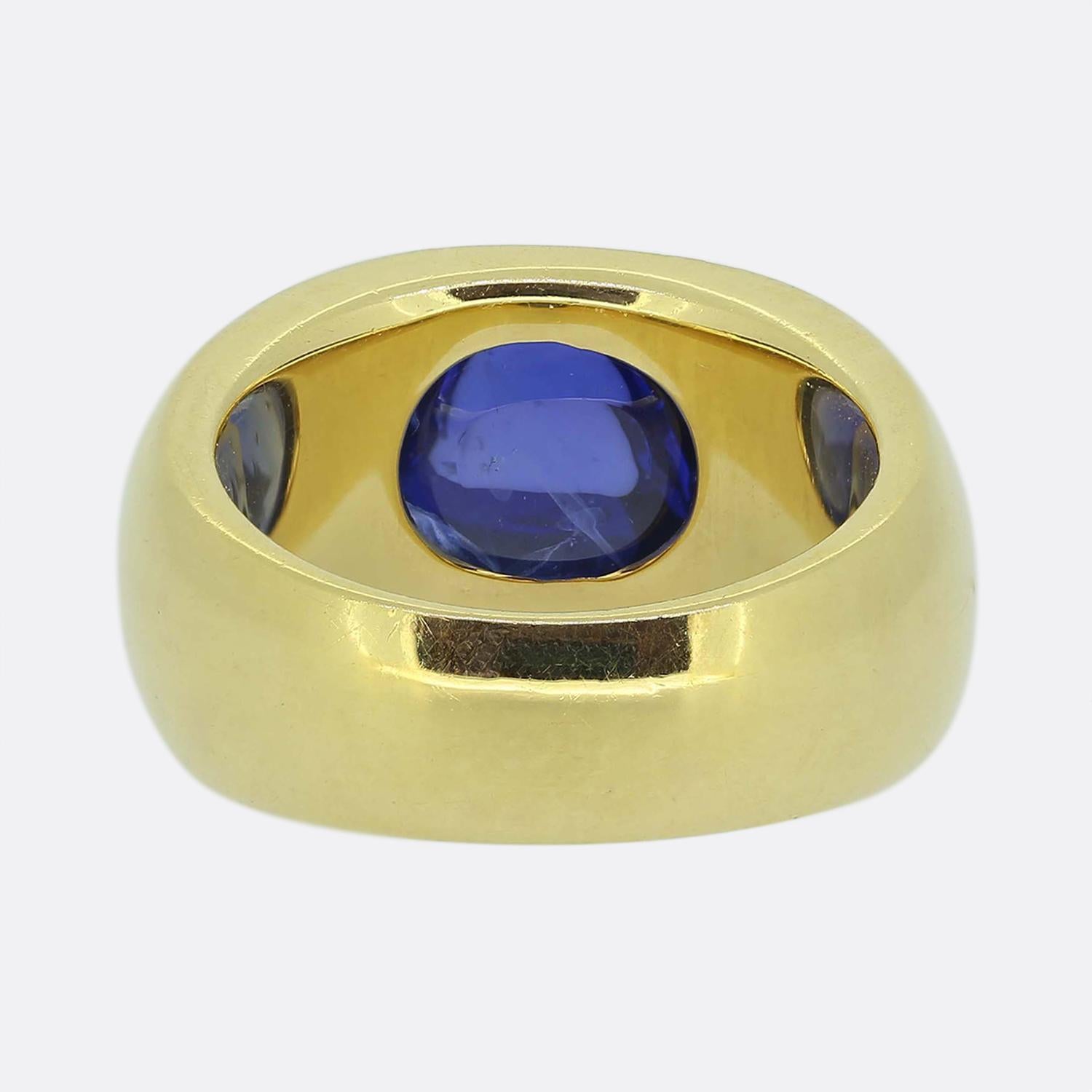 Vintage Sugarloaf Sapphire Ring In Good Condition For Sale In London, GB