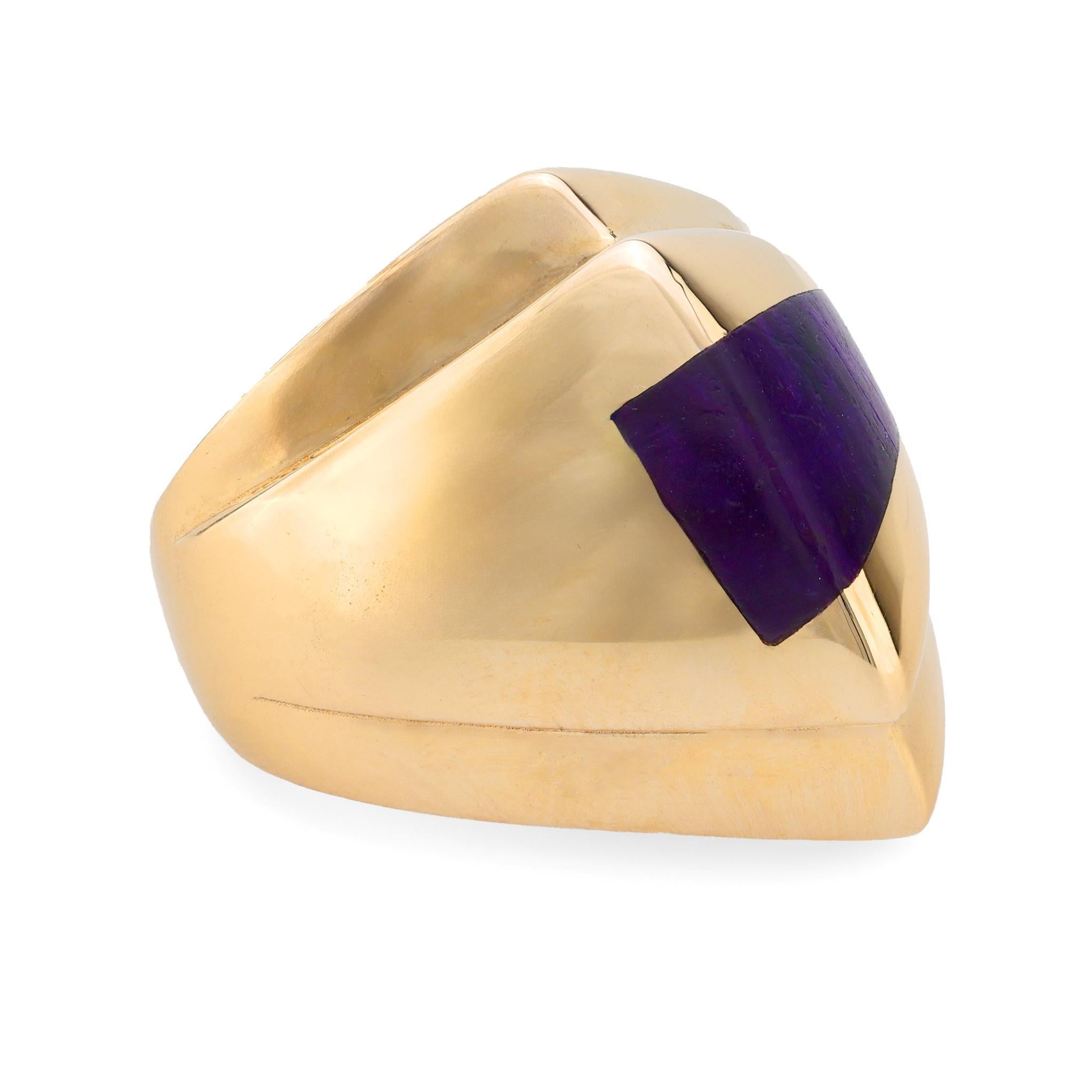 Moderno Anello cocktail in sugilite d'epoca in oro giallo 14k in vendita