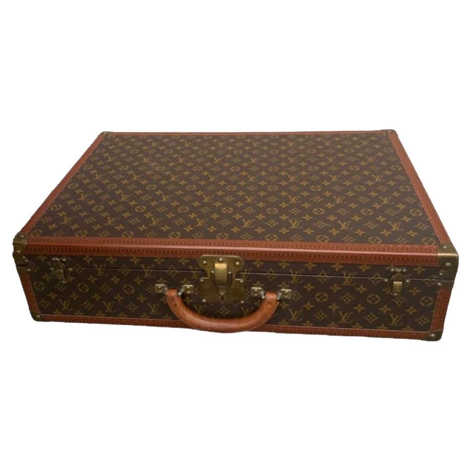 Valise Louis Vuitton vintage avec monogramme. en vente