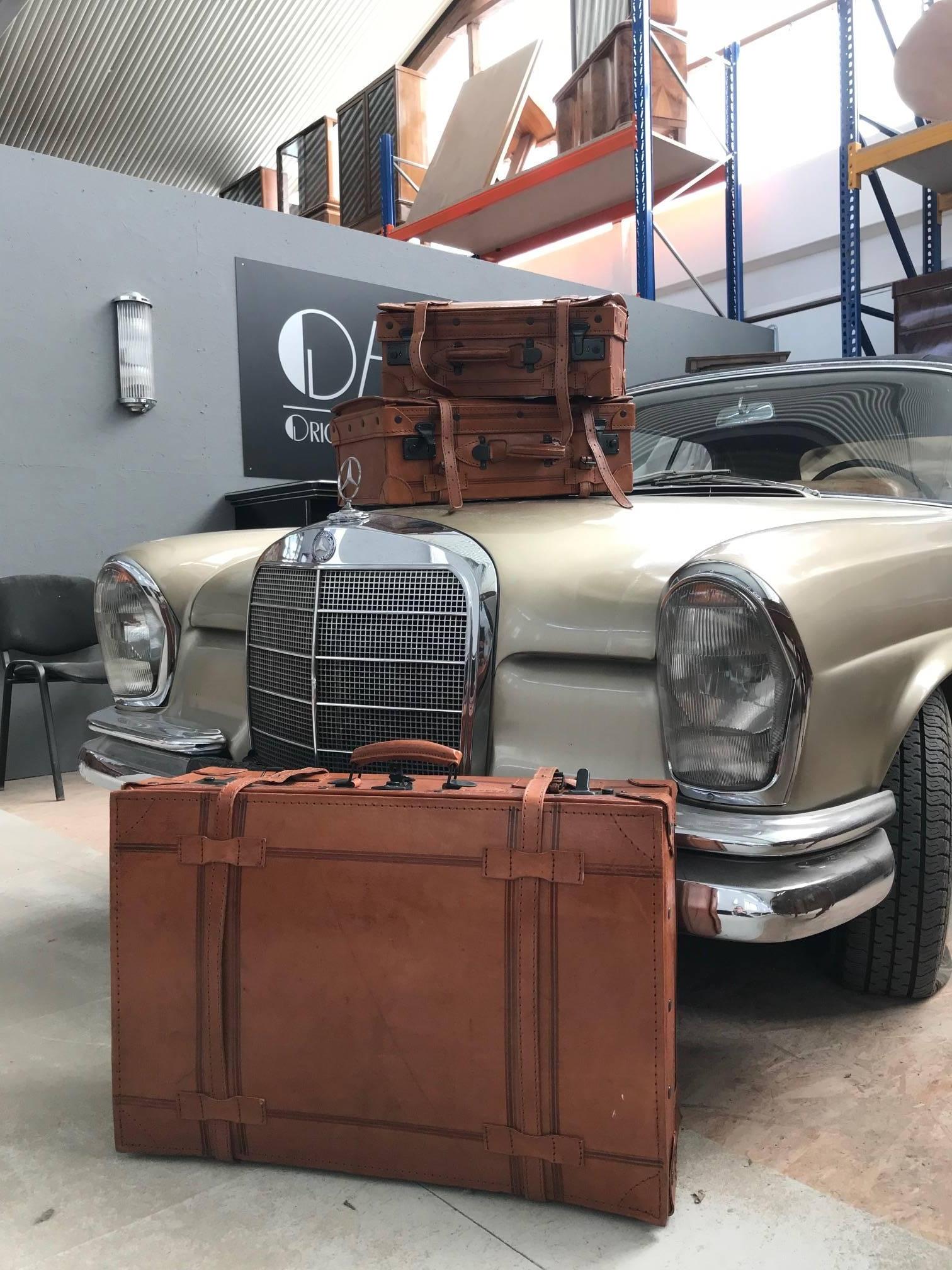 Vintage Suitcase Set In Excellent Condition For Sale In Senden, NRW