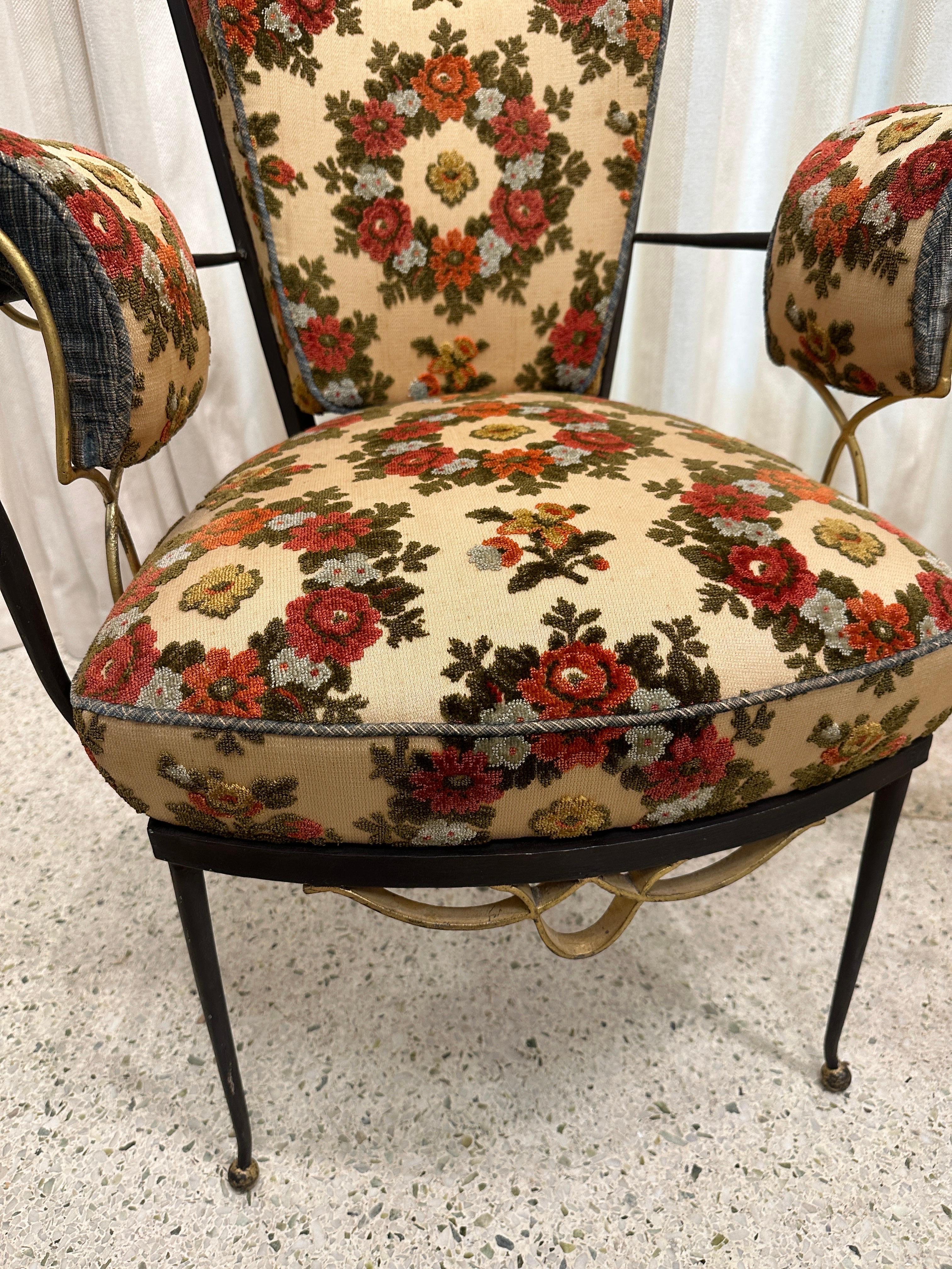 Vintage  Suite of French Armchairs and Coffee In Good Condition For Sale In East Hampton, NY