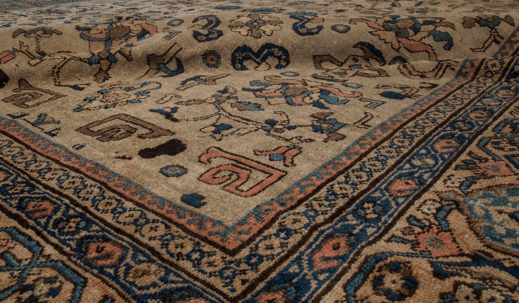 Vintage Sultanabad Handmade Wool Rug In Good Condition For Sale In New York, NY