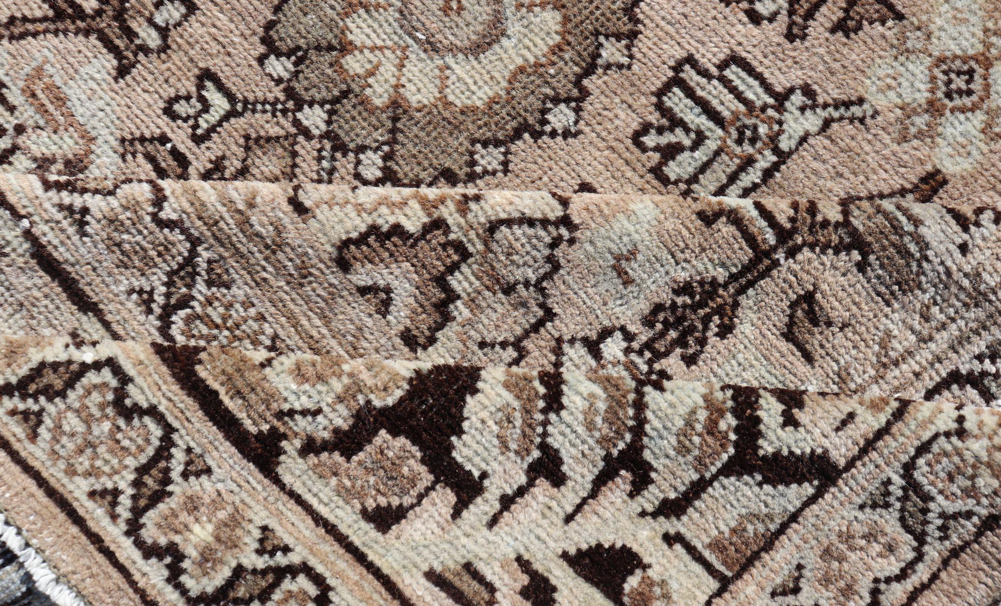 Vintage Sultanabad-Mahal-Teppich mit subgeometrischem Medaillon-Design im Angebot 6