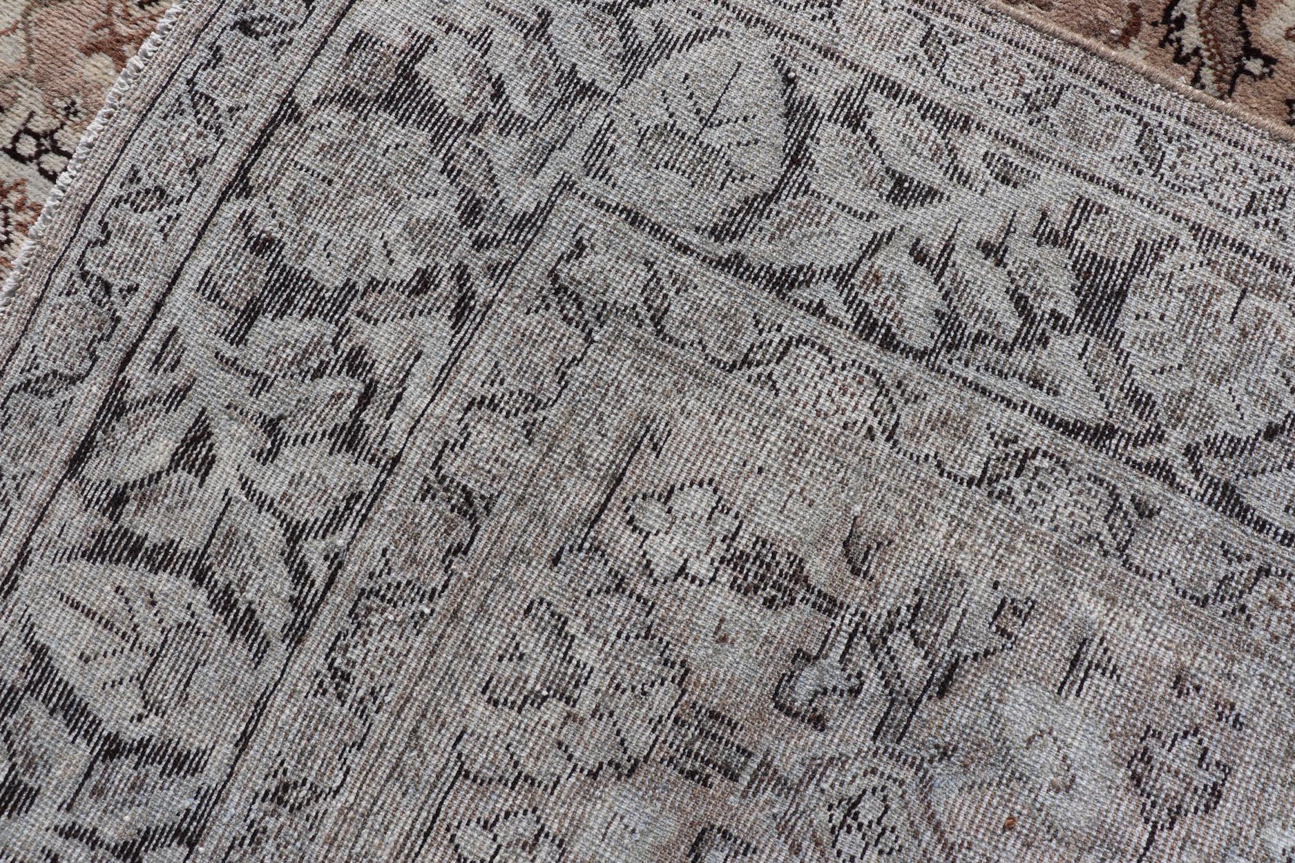 Vintage Sultanabad-Mahal Rug with All-Over Sub-Geometric Medallion Design For Sale 7