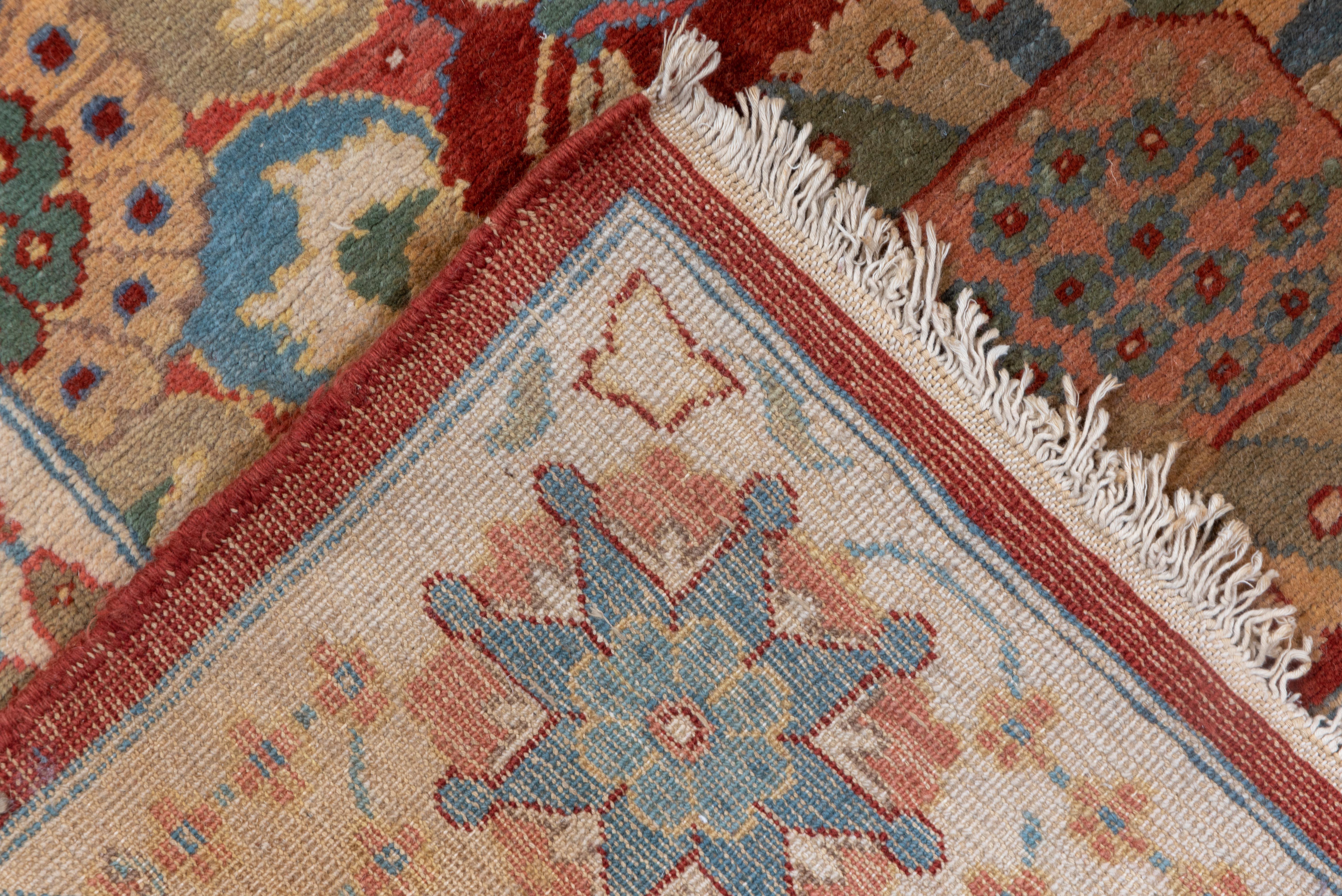 Sultanabad Rugs d'epoca con campo rosso mattone e motivi di palmette e cipressi In condizioni buone in vendita a New York, NY
