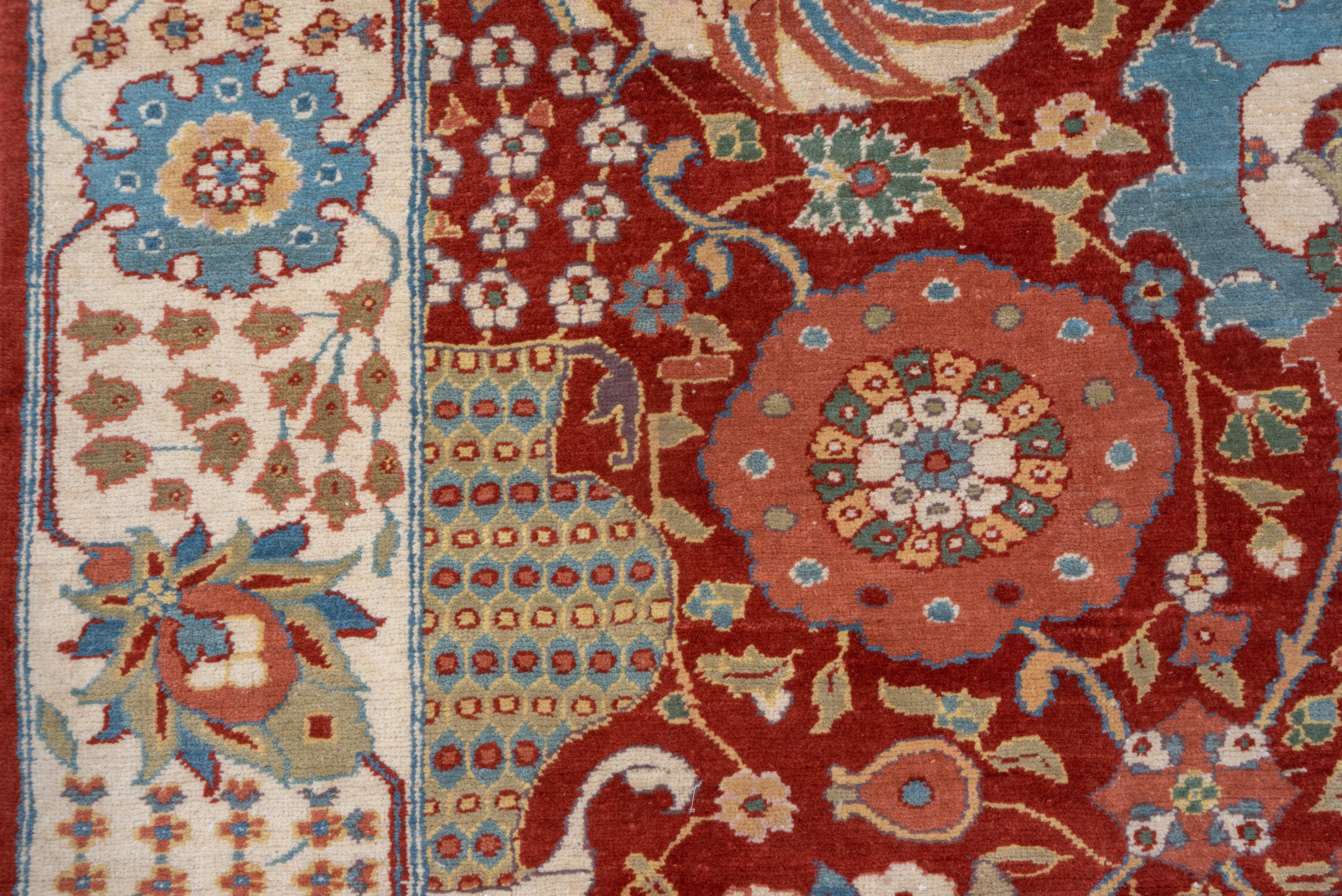 XX secolo Sultanabad Rugs d'epoca con campo rosso mattone e motivi di palmette e cipressi in vendita