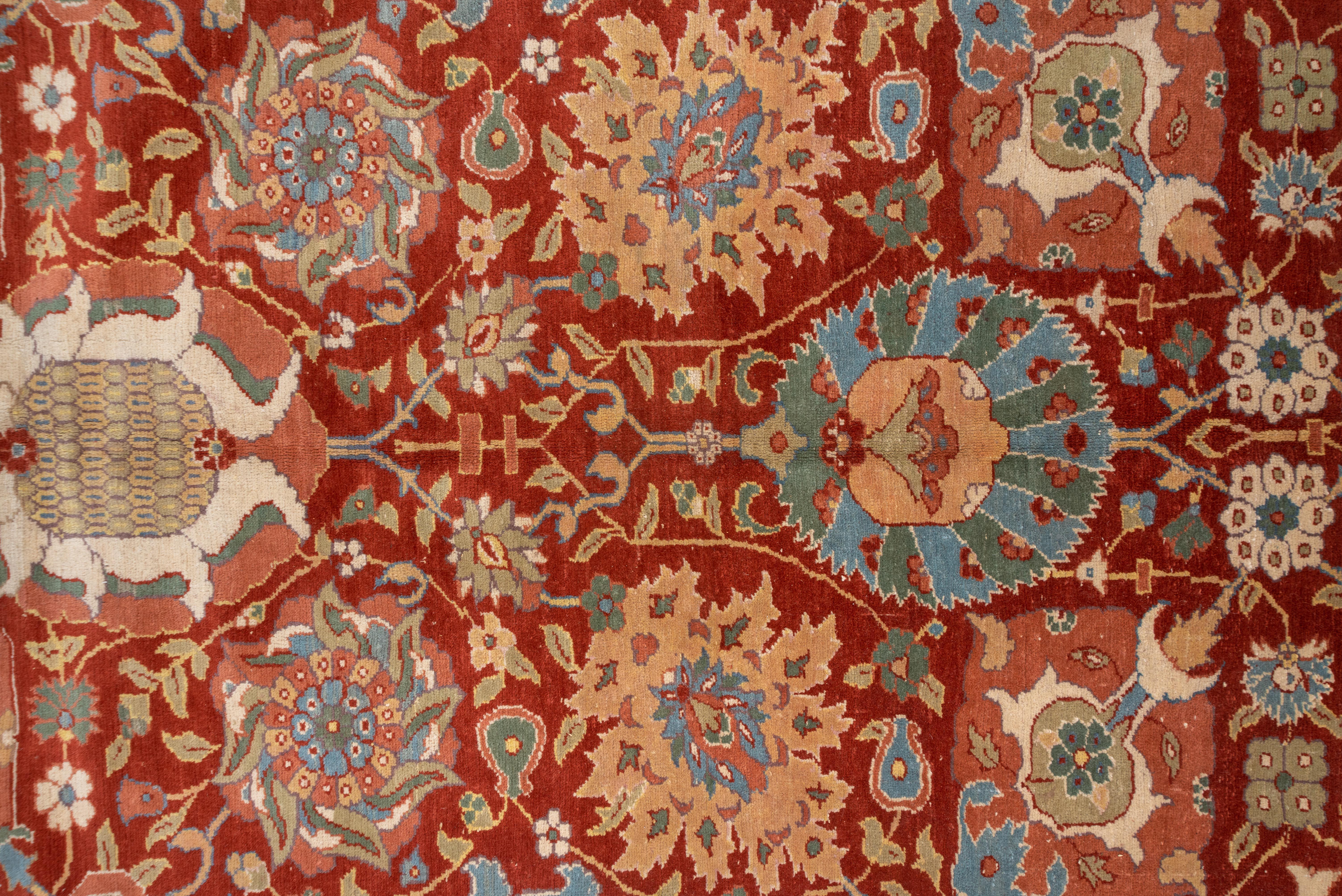 Sultanabad Rugs d'epoca con campo rosso mattone e motivi di palmette e cipressi in vendita 1