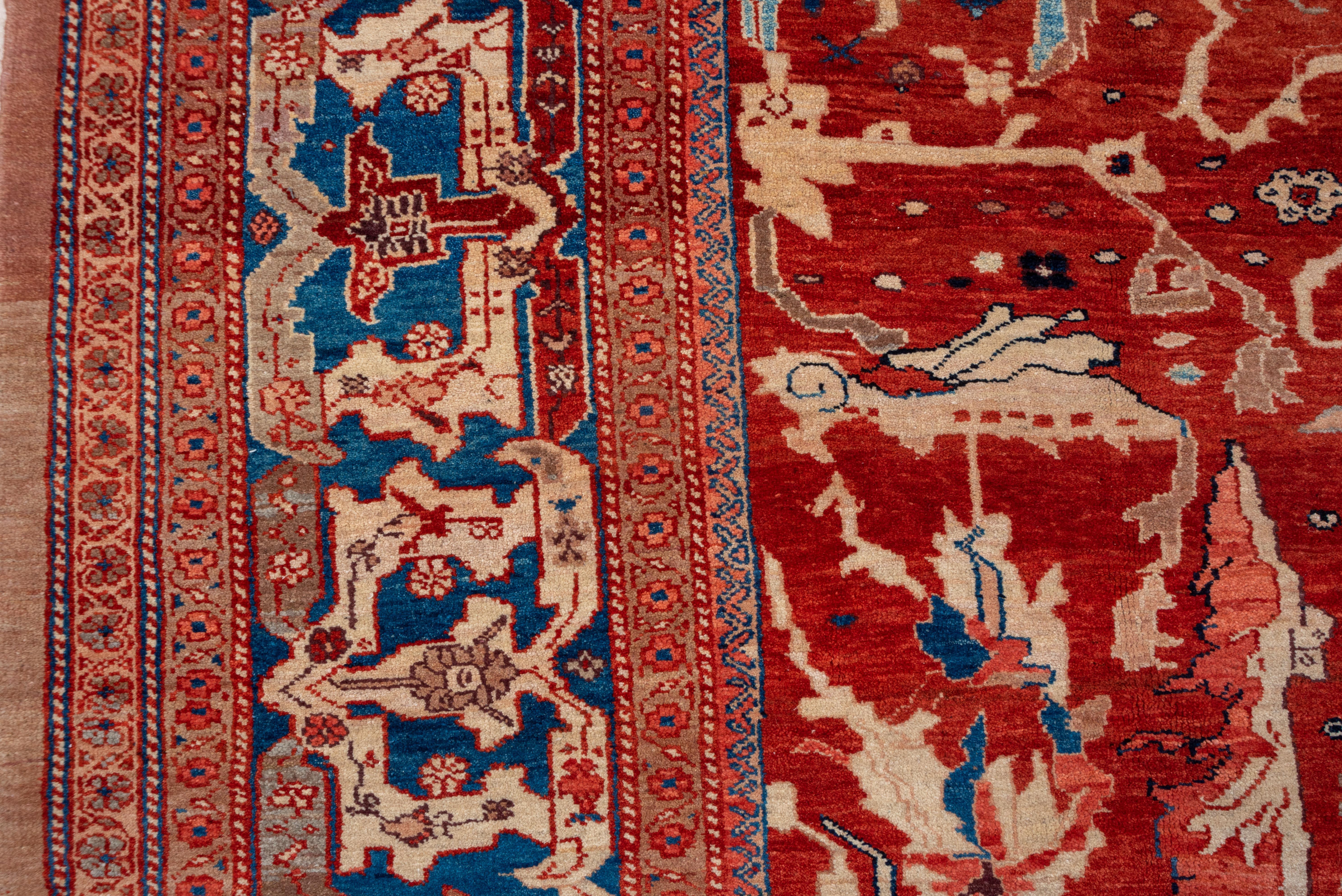 XX secolo Sultanabad Rugs d'epoca con campo rosso ruggine e motivi di medaglioni Heriz in scala maggiore in vendita