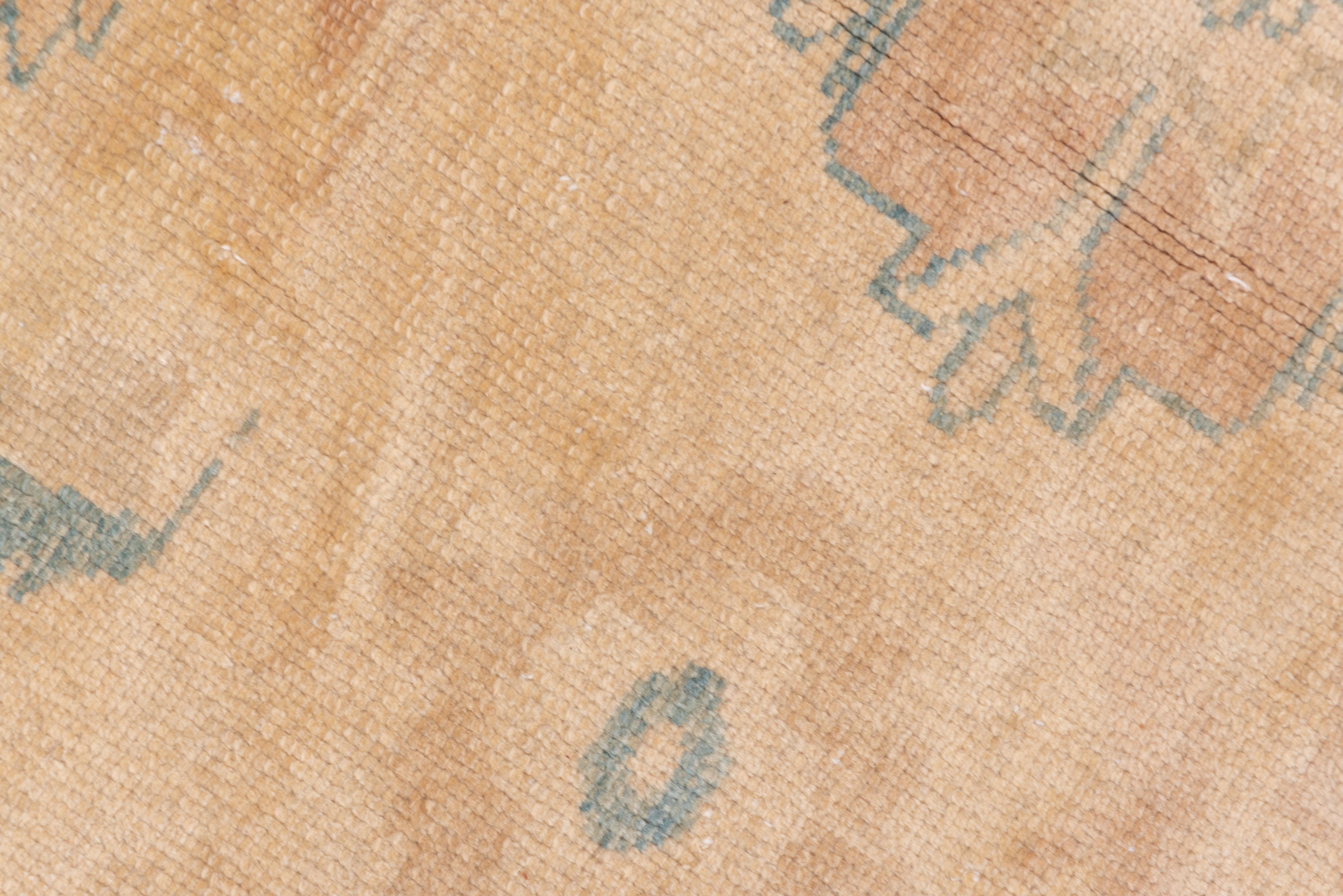Vintage Sultanabad Rugs Weiches Korallenmedaillon-Design mit blassblauen Akzenten (Wolle) im Angebot