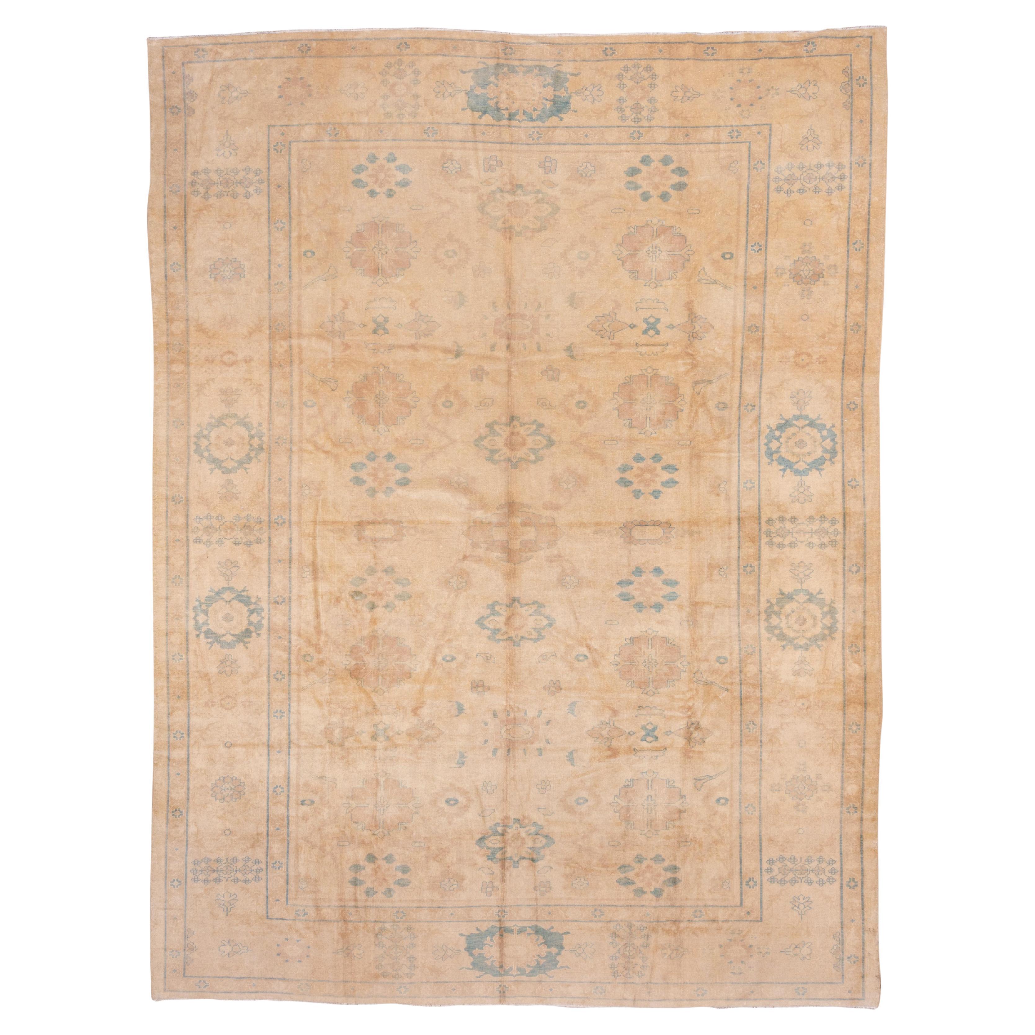 Vintage Sultanabad Rugs Weiches Korallenmedaillon-Design mit blassblauen Akzenten im Angebot