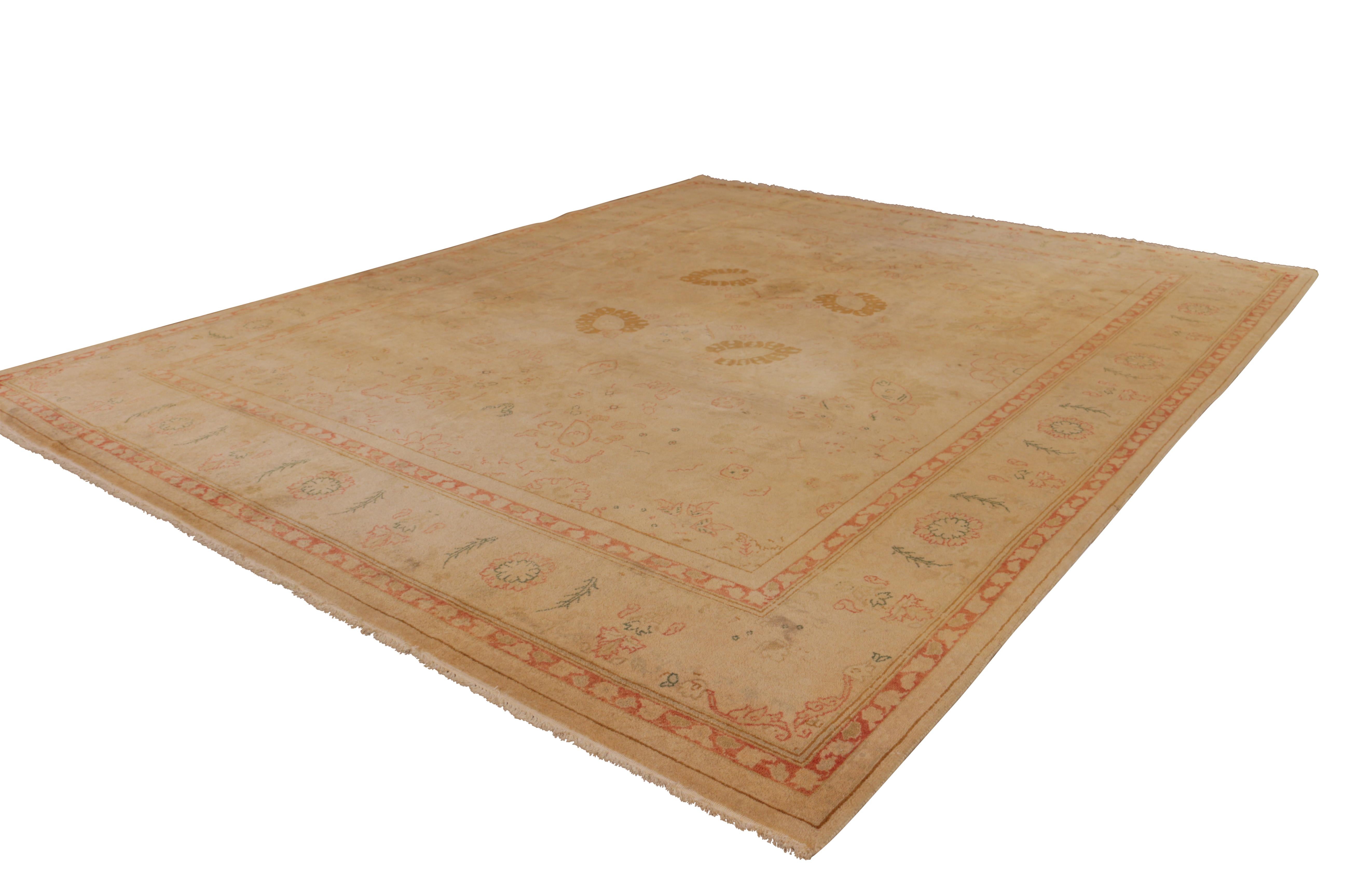Dieser handgeknüpfte Sultanabad-Teppich aus Wolle (ca. 1980) ist eine neue Ergänzung der Modern Classics-Kollektion von Rug & Kilim, die von der Erfahrung unseres Teams mit seltenen antiken und klassischen Vintage-Mustern der berühmtesten Familien
