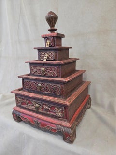 Vintage Sumatra, Indonésie Boîte à bijoux en forme de pyramide en laque avec cinq tiroirs