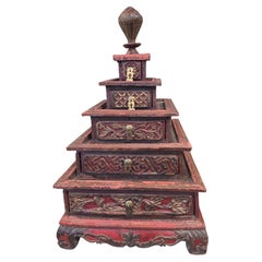 Vintage Sumatra, Indonésie Boîte à bijoux en forme de pyramide en laque avec cinq tiroirs
