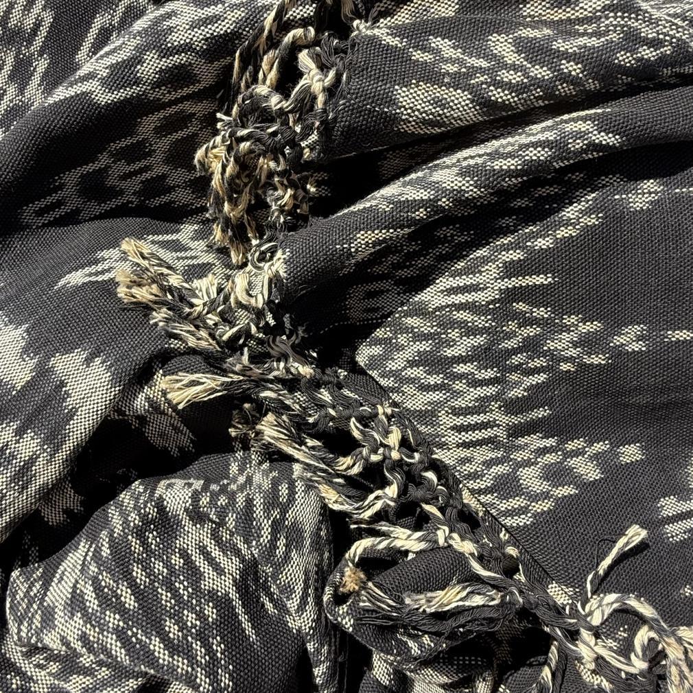 Textil vintage guatemalteco de ikat azul y blanco Algodón en venta