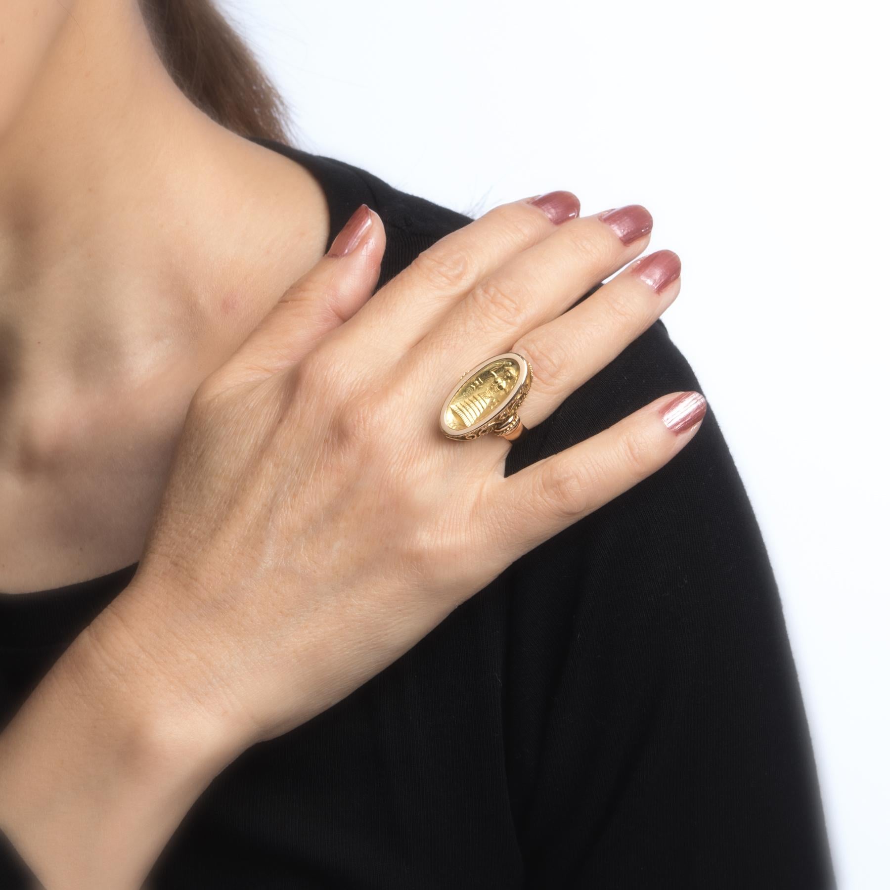 Vintage Sumerian Goddess Ring 18 Karat Gold Anunnaki Oval Cocktail Jewelry In Excellent Condition In Torrance, CA