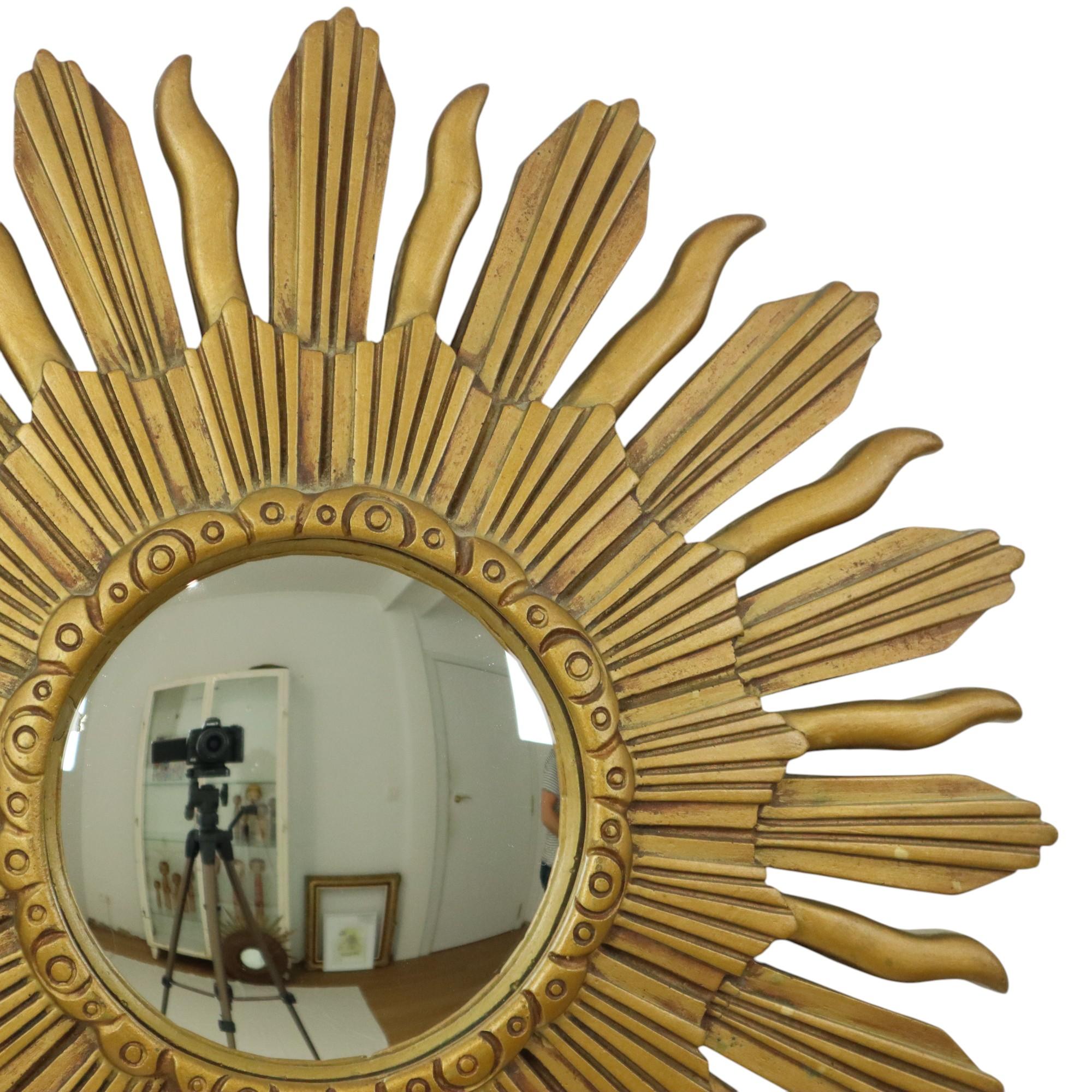 Specchio solare vintage Sunburst Specchio convesso in resina dorata 48cm In condizioni buone in vendita a Poperinge, BE