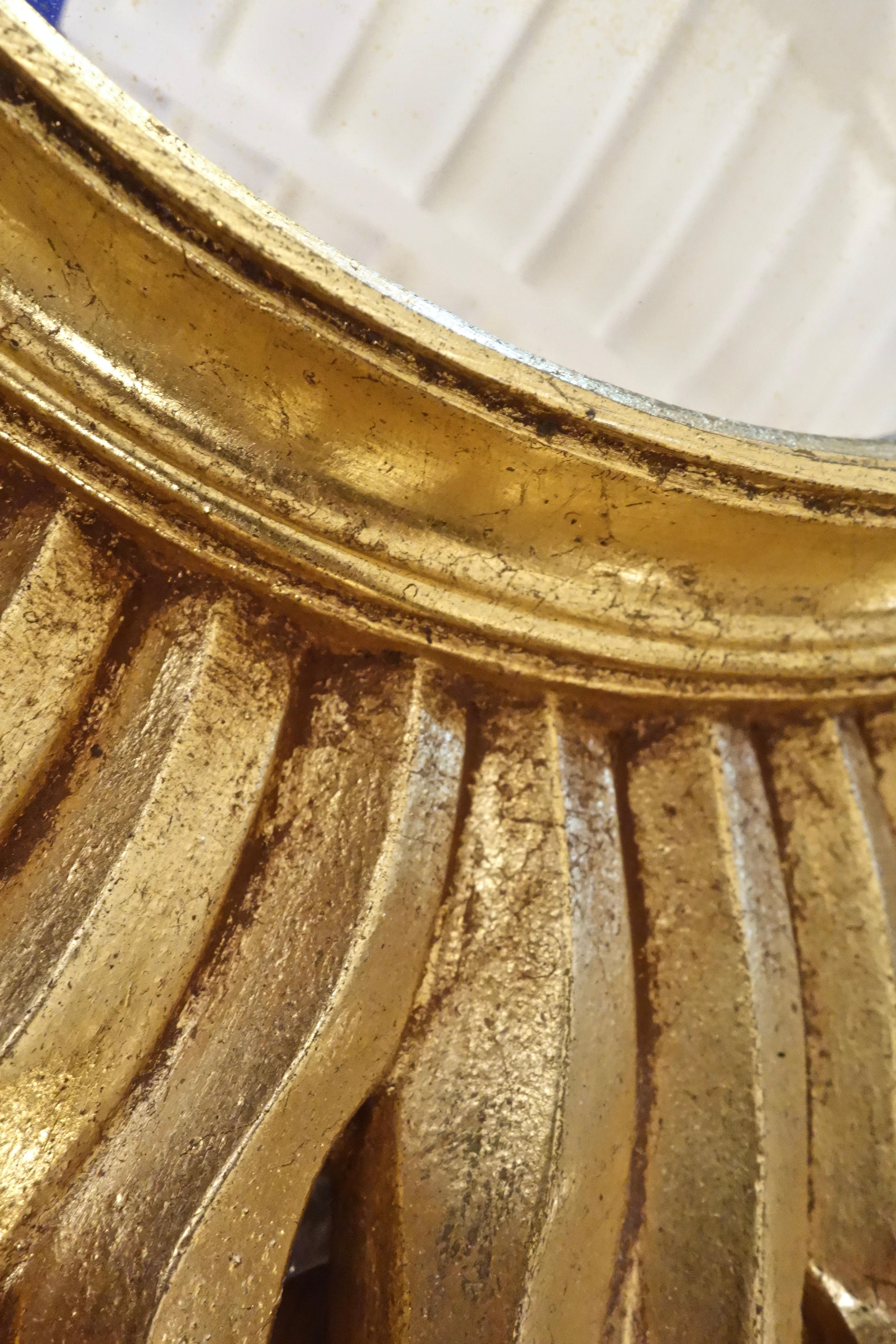 Hollywood Regency Miroir convexe Sunburst vintage en bois doré des années 1960