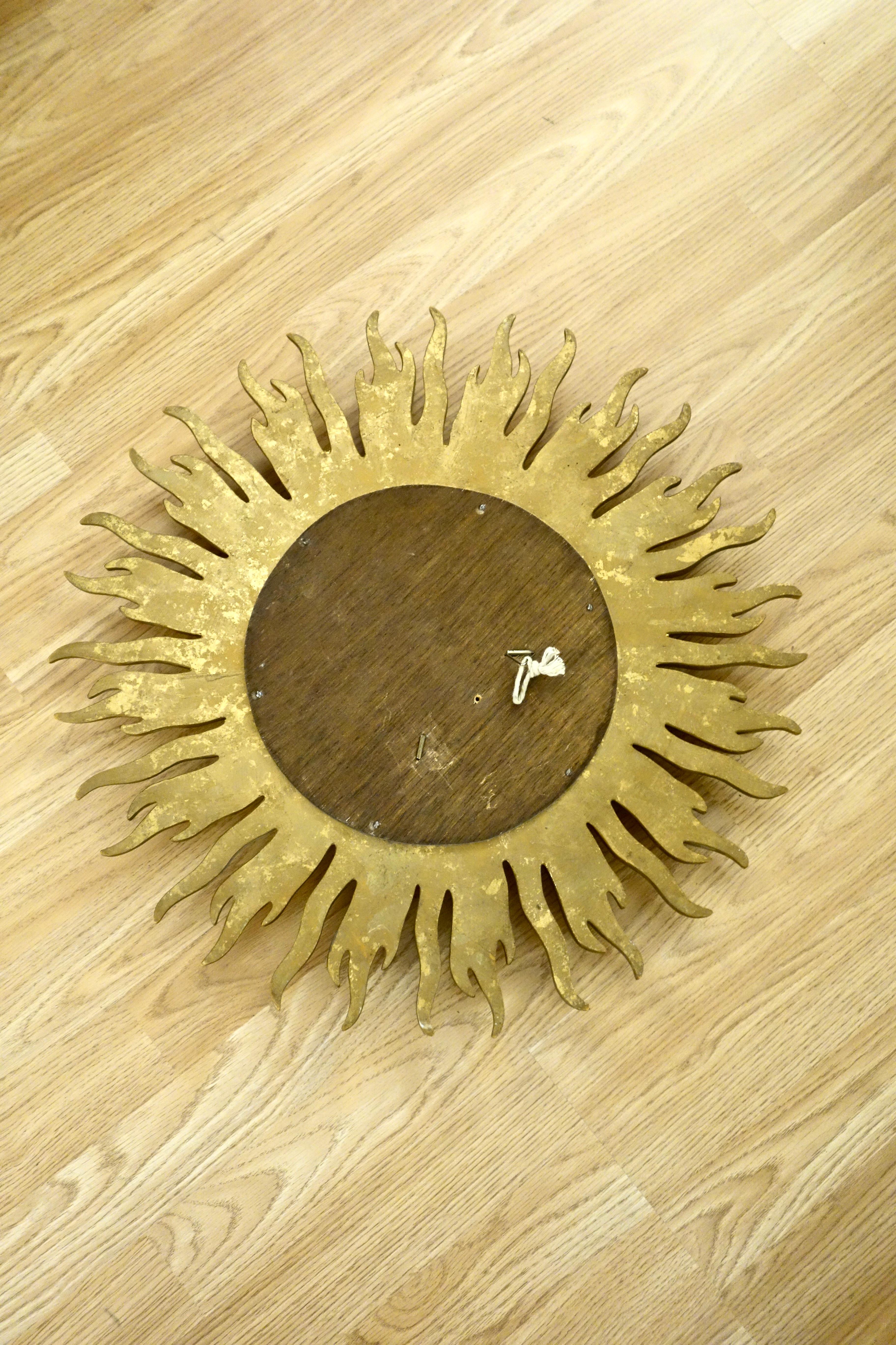 Miroir convexe Sunburst vintage en bois doré des années 1960 Excellent état à VILLEURBANNE, FR