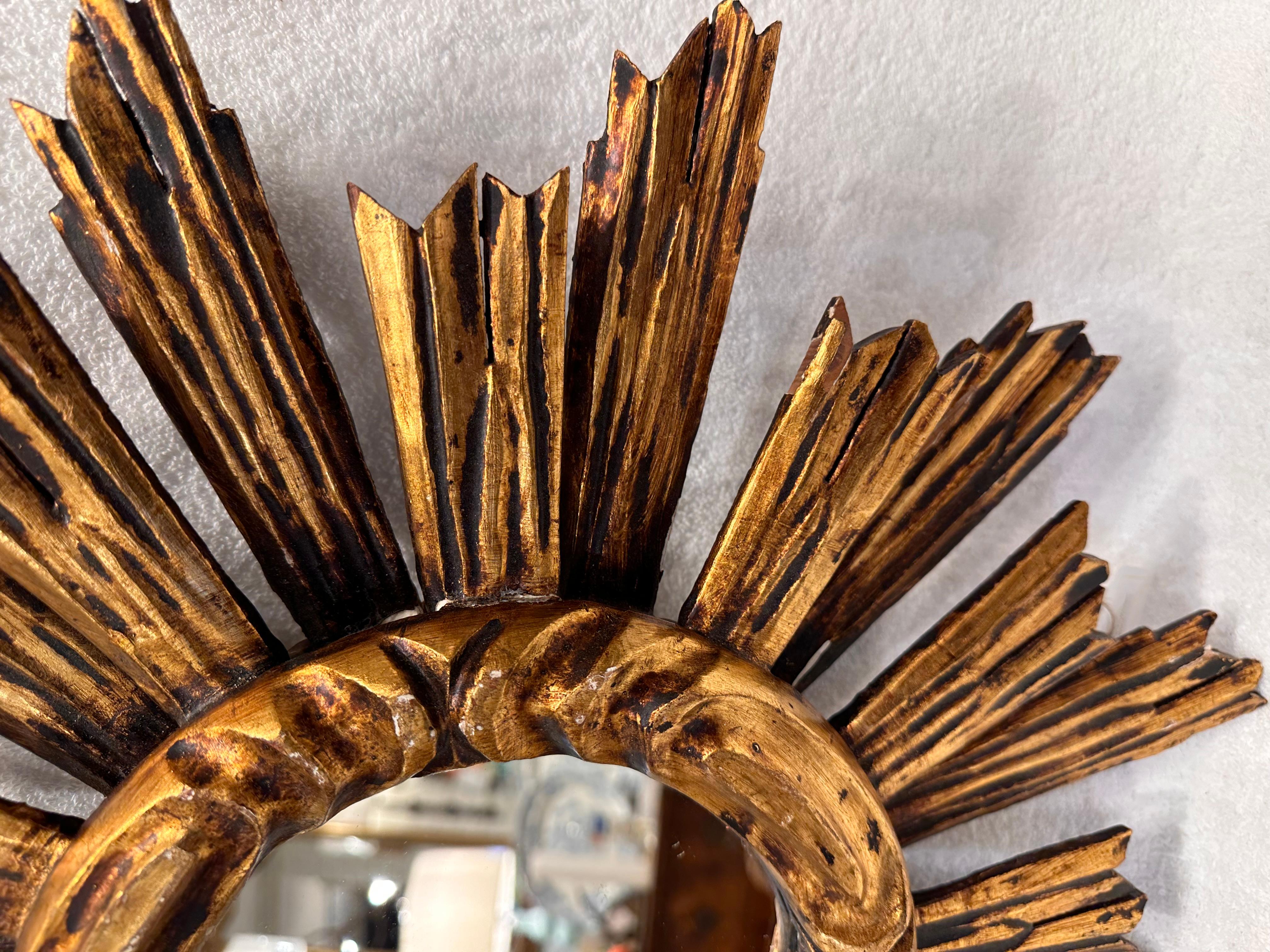 Milieu du XXe siècle Vieux miroir Sunburst en vente