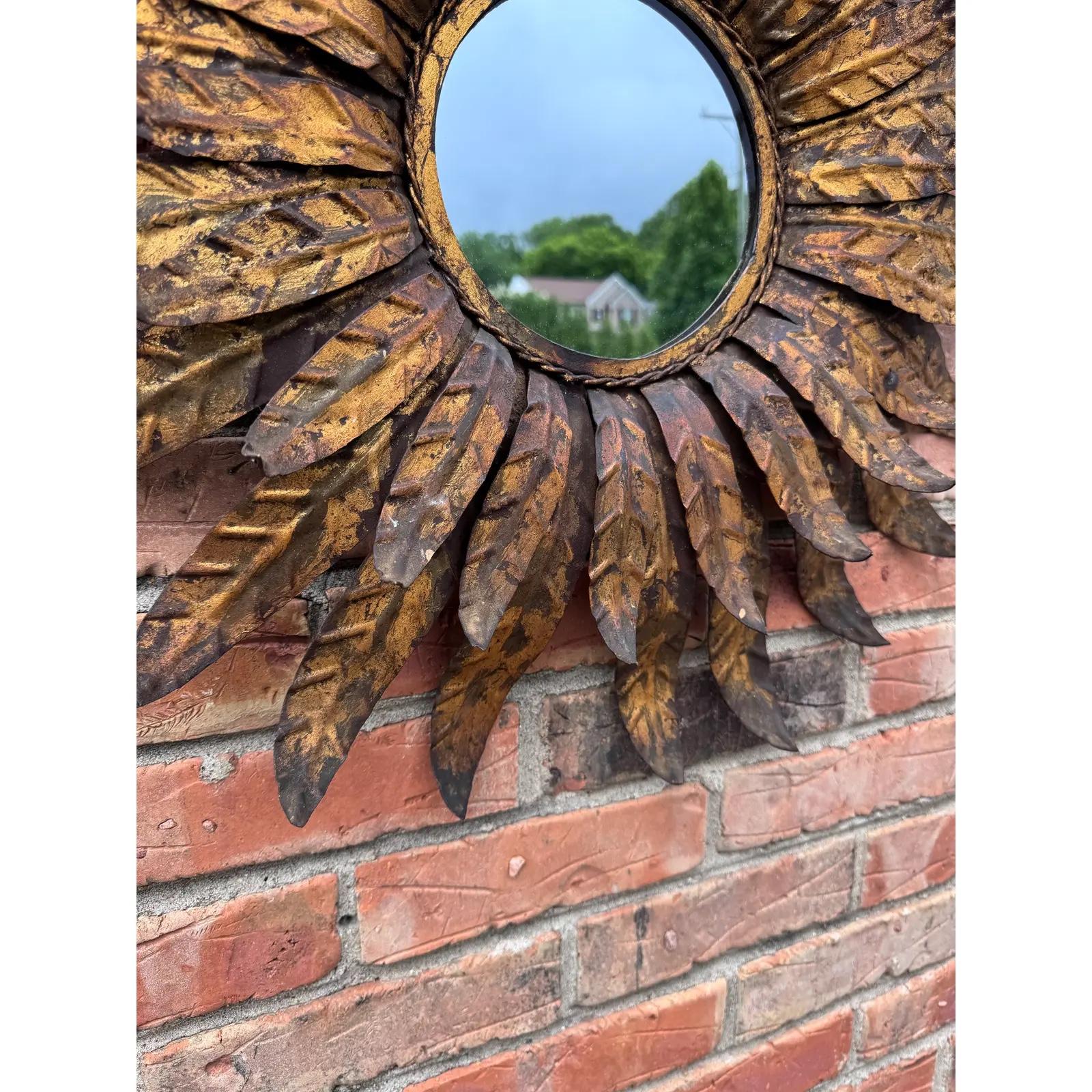 Milieu du XXe siècle Vieux miroir Sunburst en vente