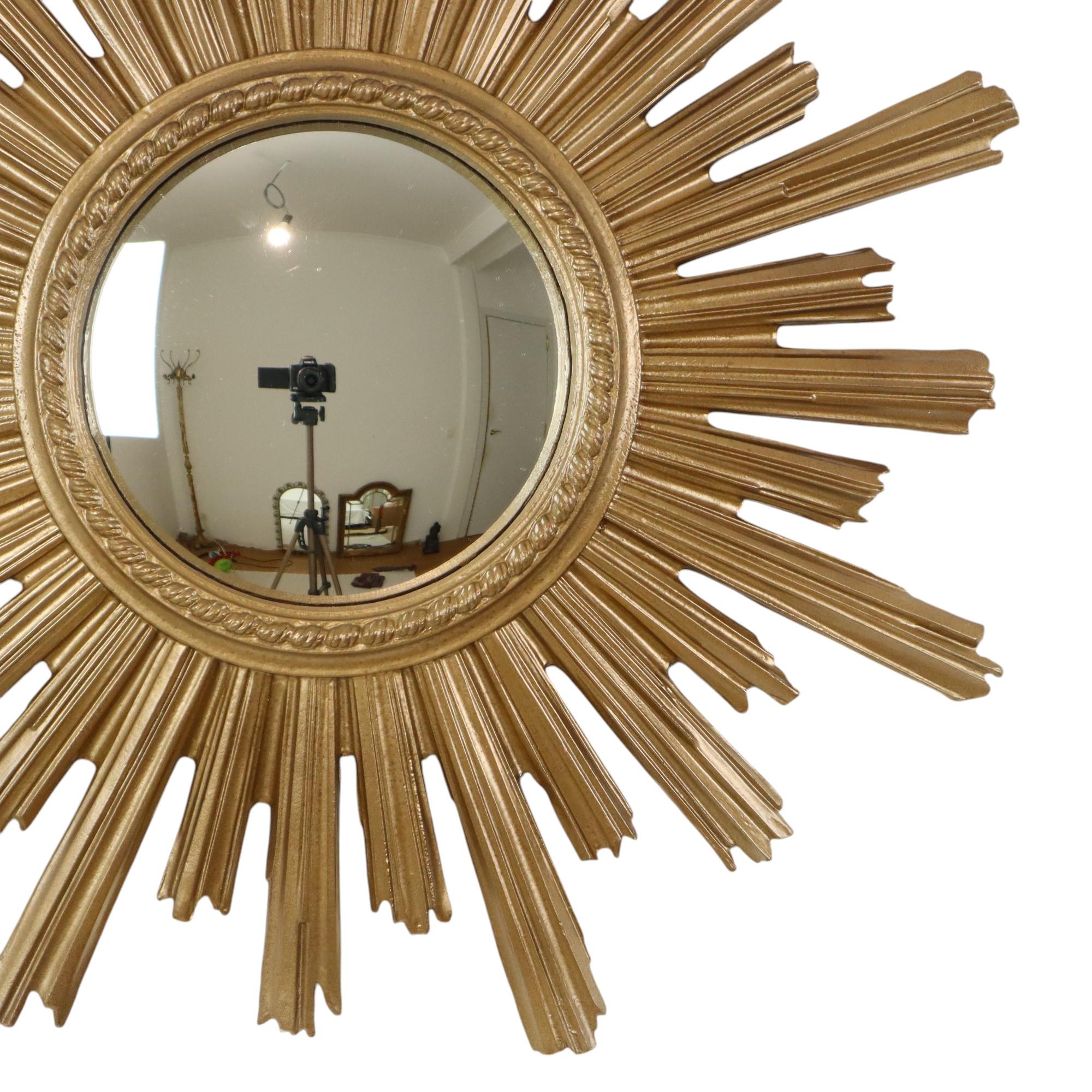 Vintage Sunburst Sun Mirror Gold-colored Resin Sixties 60cm In Good Condition In Poperinge, BE