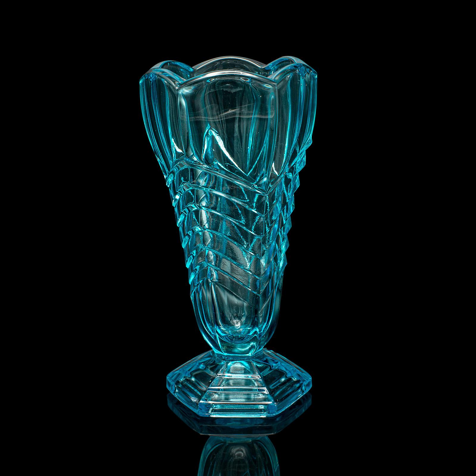 This is a vintage sundae cup. An English, decorative dessert glass dating to the Art Deco period, circa 1930.

Appealing colour and form to this charming glass
Displays a desirable aged patina and in good order
Glass finished in an attractive light