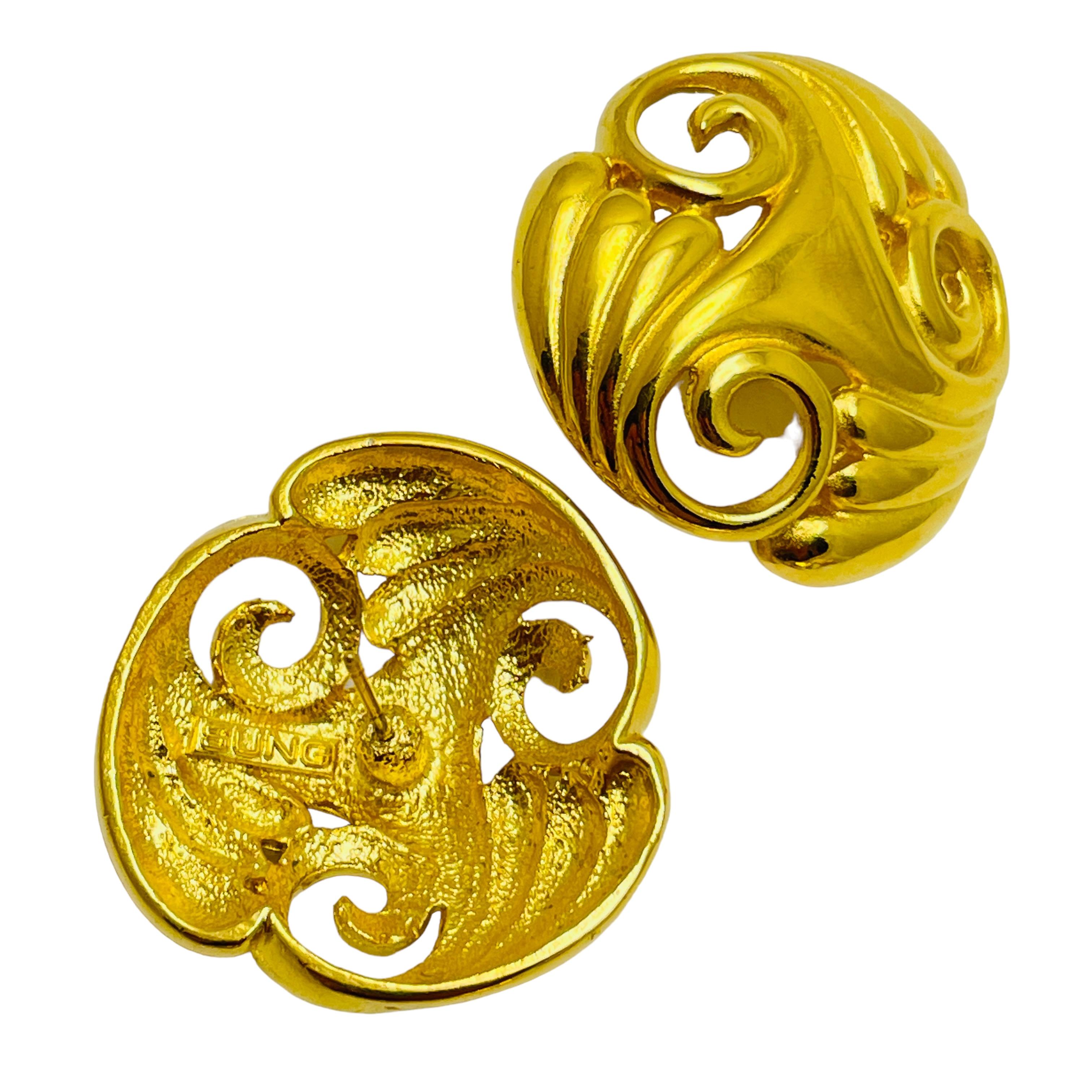 Vintage SUNG signed gold designer earrings In Good Condition For Sale In Palos Hills, IL