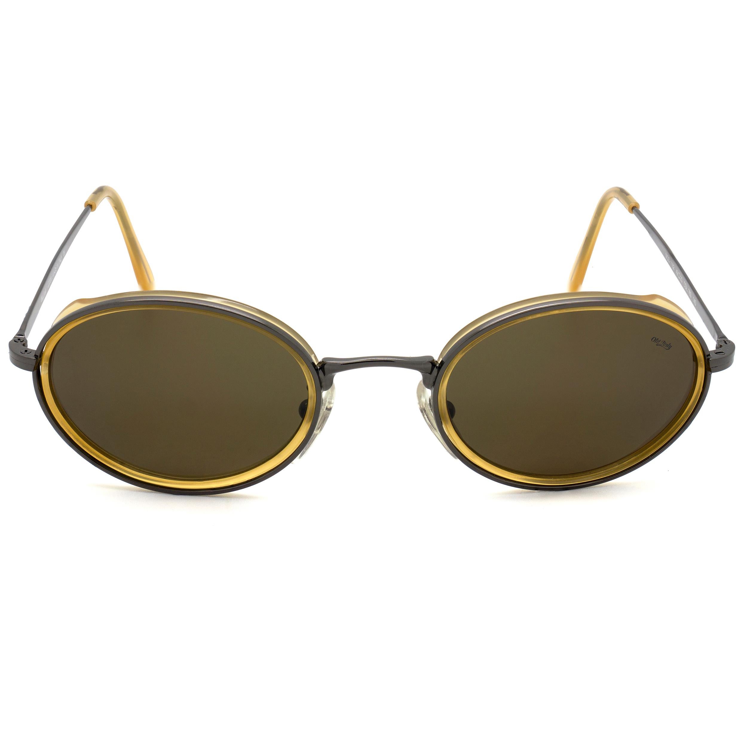 Créée en 1878, Lozza est la plus ancienne marque de lunettes en Italie, toujours précurseur dans le choix des styles et des matériaux : dans les années 20, elle a lancé les premières lunettes de soleil en cellulose et dans les années 30, les